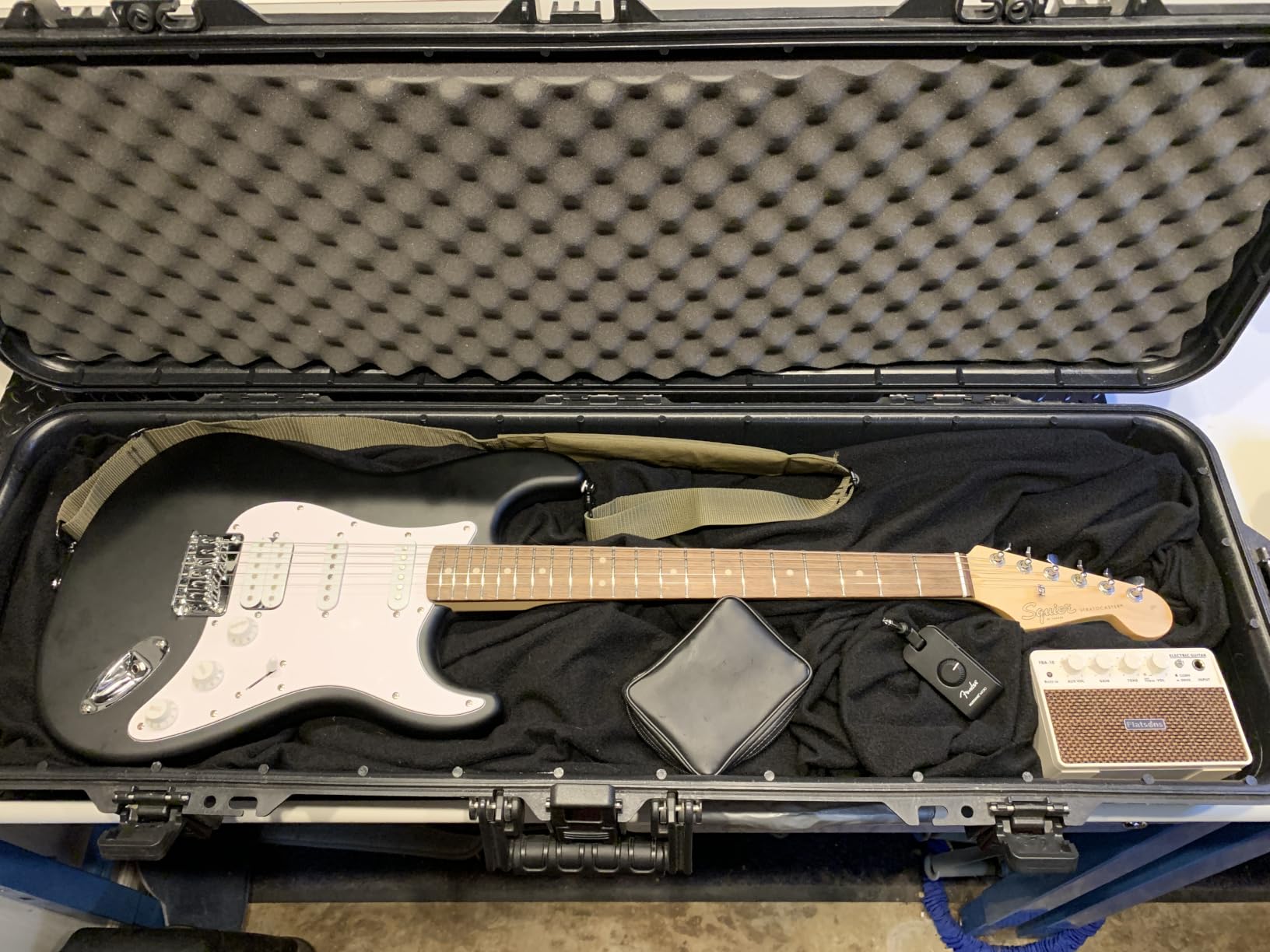 Squier Debut Stratocaster HT HSS Beginner Electric Guitar, Sunburst customer photo 1