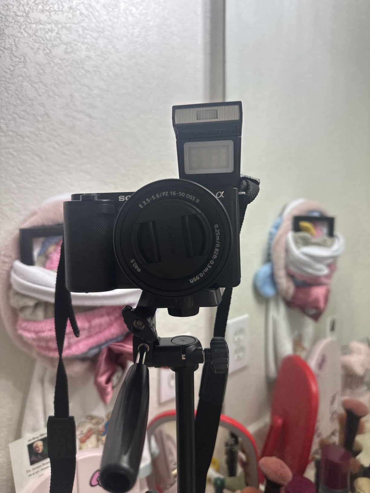 ULANZI SL03 Camera Mini Flash, Speedlite Video Light GN8 6500K for DSLR | For Sony/Canon/Fuji/Nikon, CRI 97, with Single-contact Universal Hot Shoe Mount, 90 Degree Angle Adjustable, Typ-c Rechargeable customer photo 2
