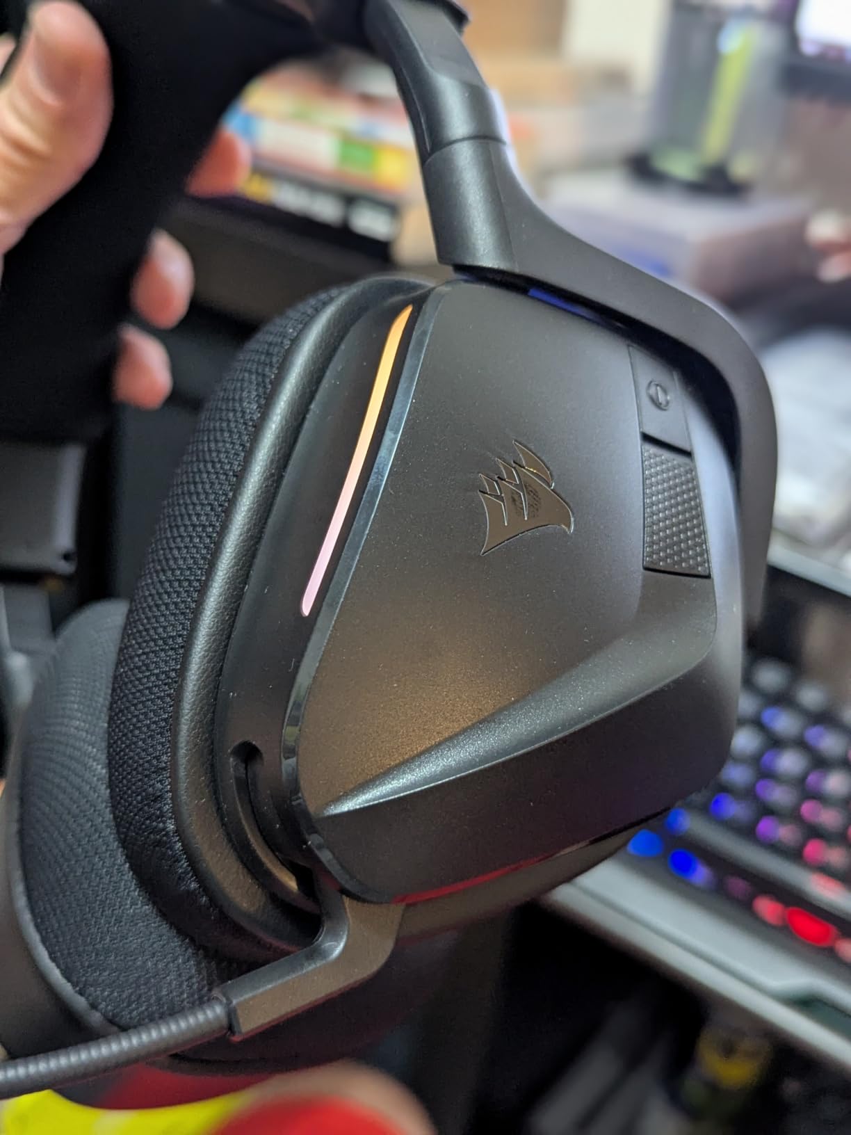 Corsair Void v2 Wireless Gaming Headset with Bluetooth for PC, PS5, PS4, Switch, Mobile - Dolby Atmos, 70 Hr Battery, Dual Wireless, Lightweight, Fast Charging - Carbon customer photo 2