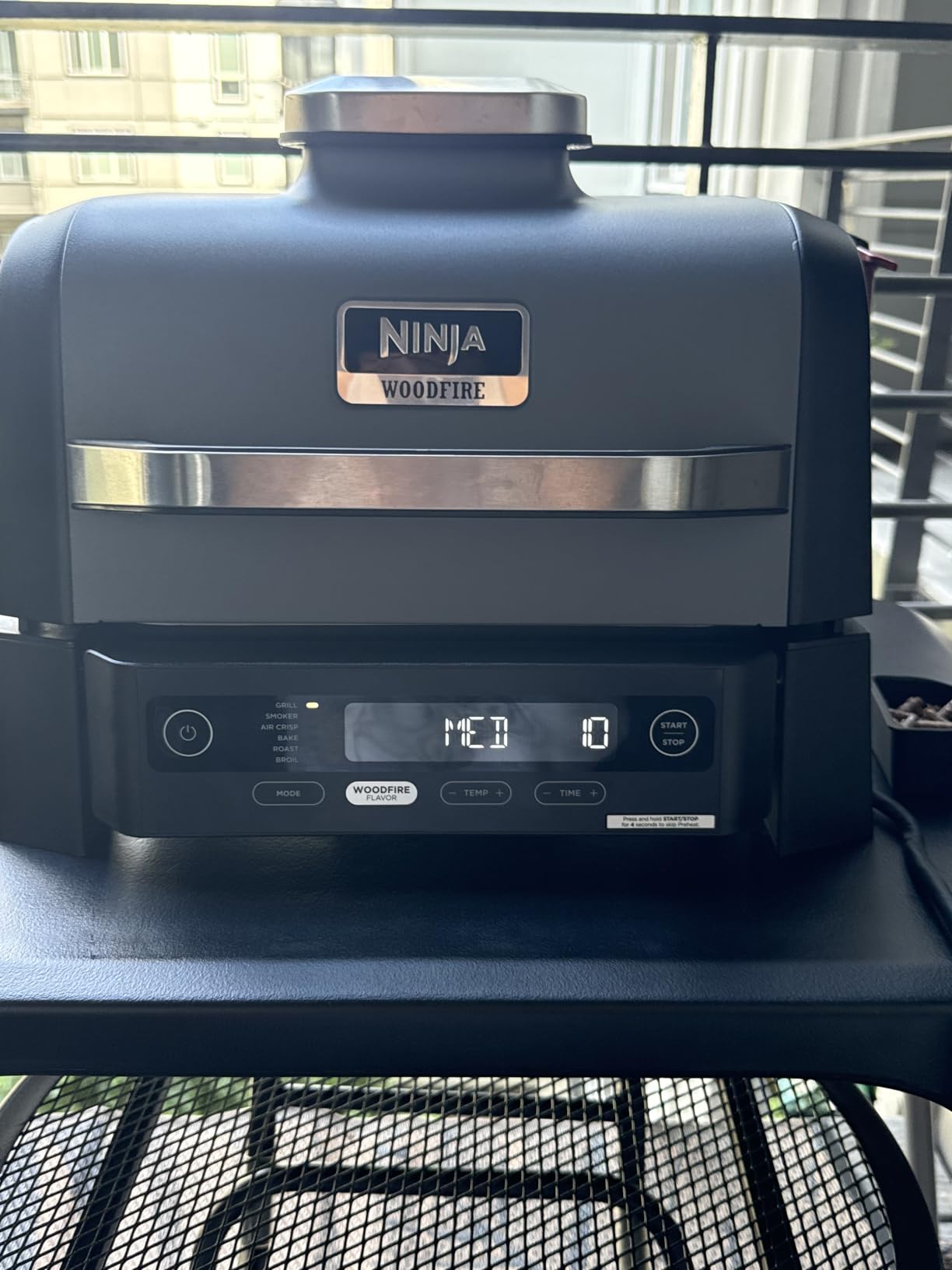 Ninja Woodfire Outdoor Grill & Smoker, 6-in-1 Functionality, Grill, Smoke, Bake, Roast, Air Fry, Broil, Authentic Woodfire Flavors, Electric Heat, OG321 customer photo 2