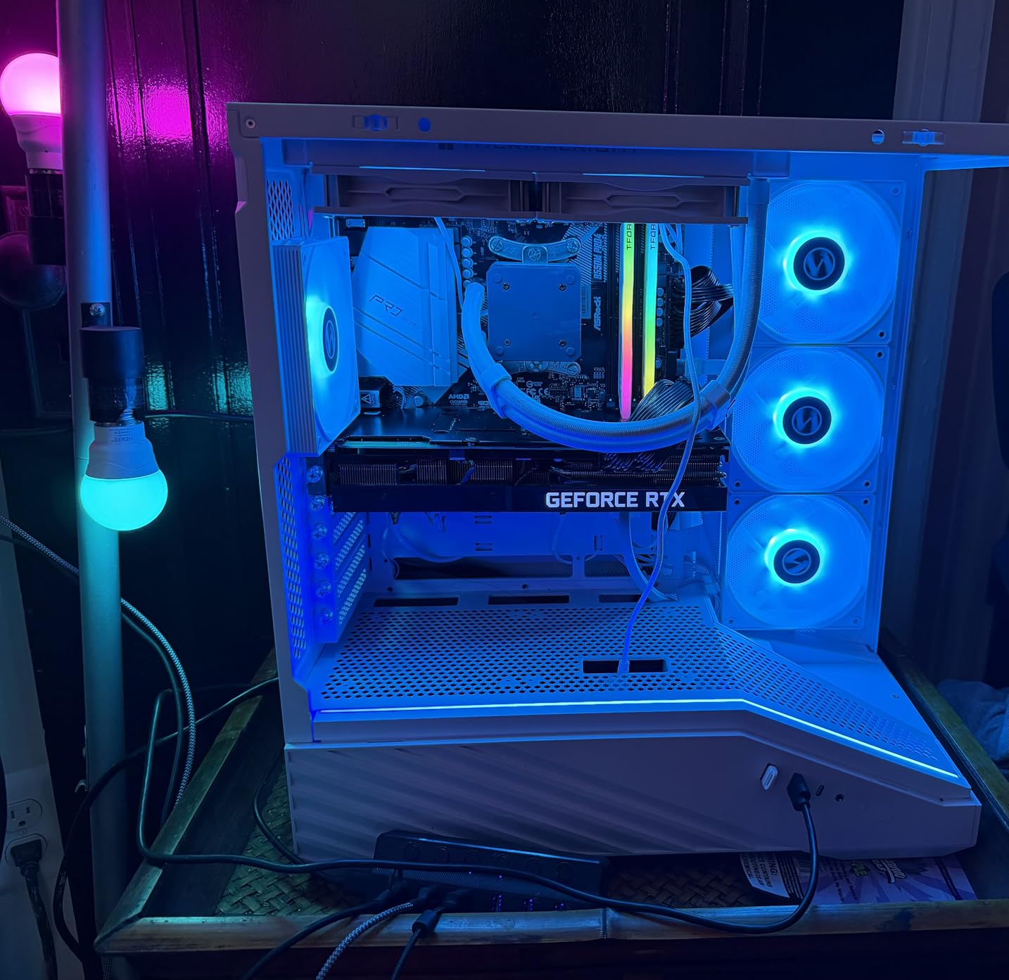 Lian Li Vector V100 ATX Mid-Tower PC Case with 4 ARGB PWM Fans, Black | Side I/O USB-C | Dust Filiter | Support 420mm GPUs & 360mm Radiator | Included GPU Bracket | LED & Display Platform (V100RX) customer photo 2