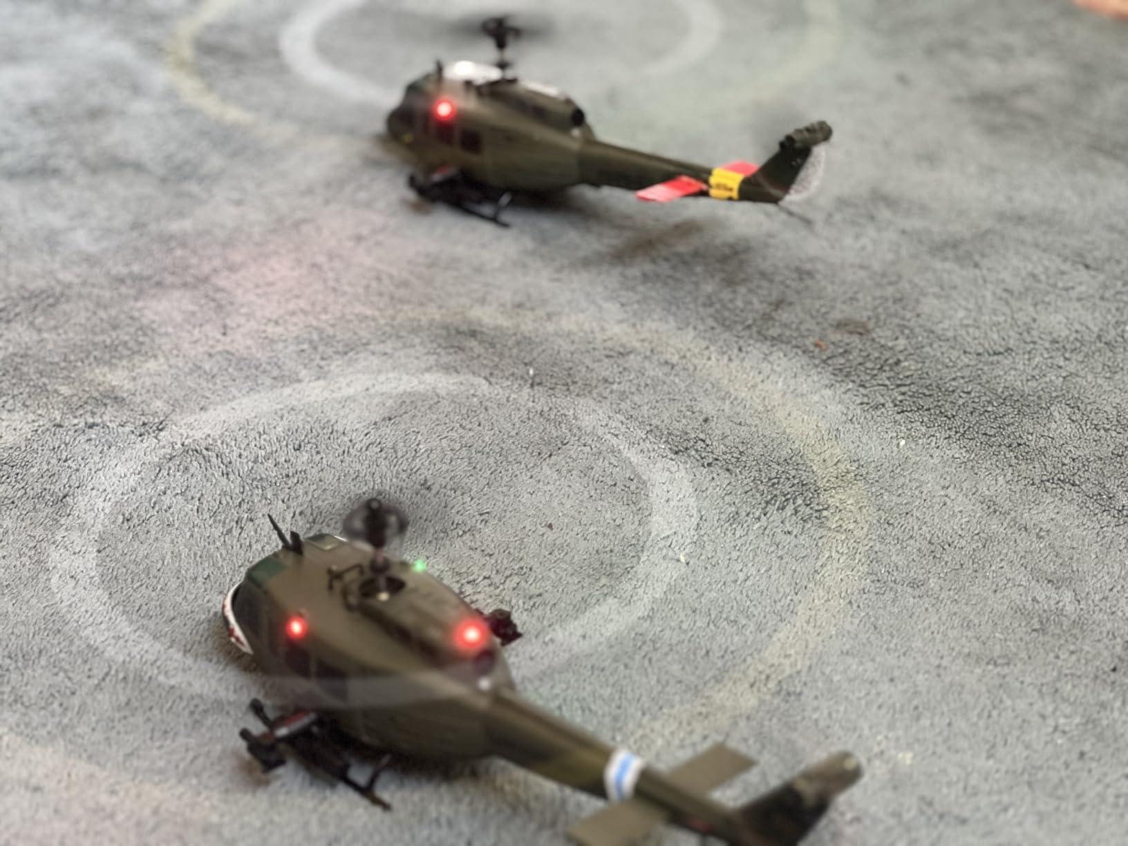 C032 UH-1 Huey RC Helicopter for Adults - 1/48 Scale 2.4G 6CH Flybarless Remote Control Helicopter Model, 3D Stunt Flight & High-Precision RC Airplane (Yellow-Blue, 3 Batteries) customer photo 2