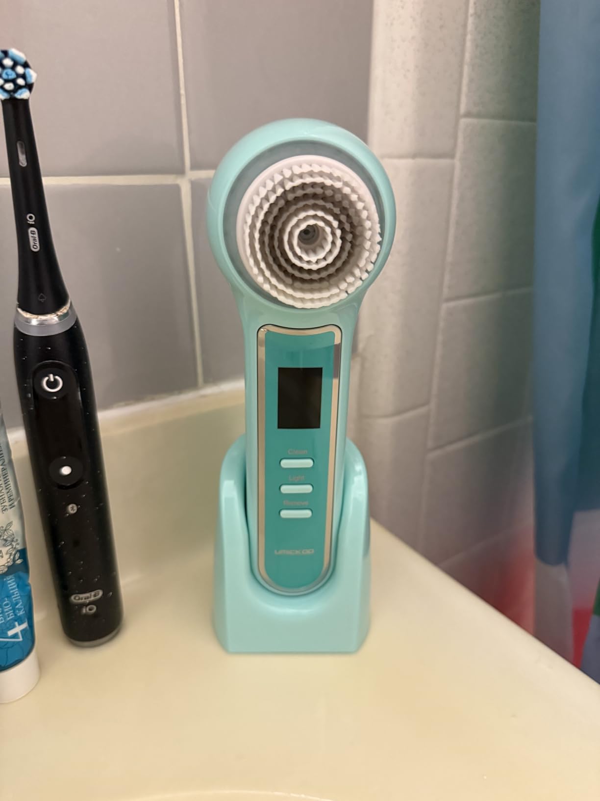 3 in 1 Facial Cleansing Brush & Blackhead Remover, Rechargeable Face Scrubber with LCD Screen, IPX7 Waterproof, Deep Pore Cleaning, Exfoliating & Massaging for All Skin Types customer photo 1