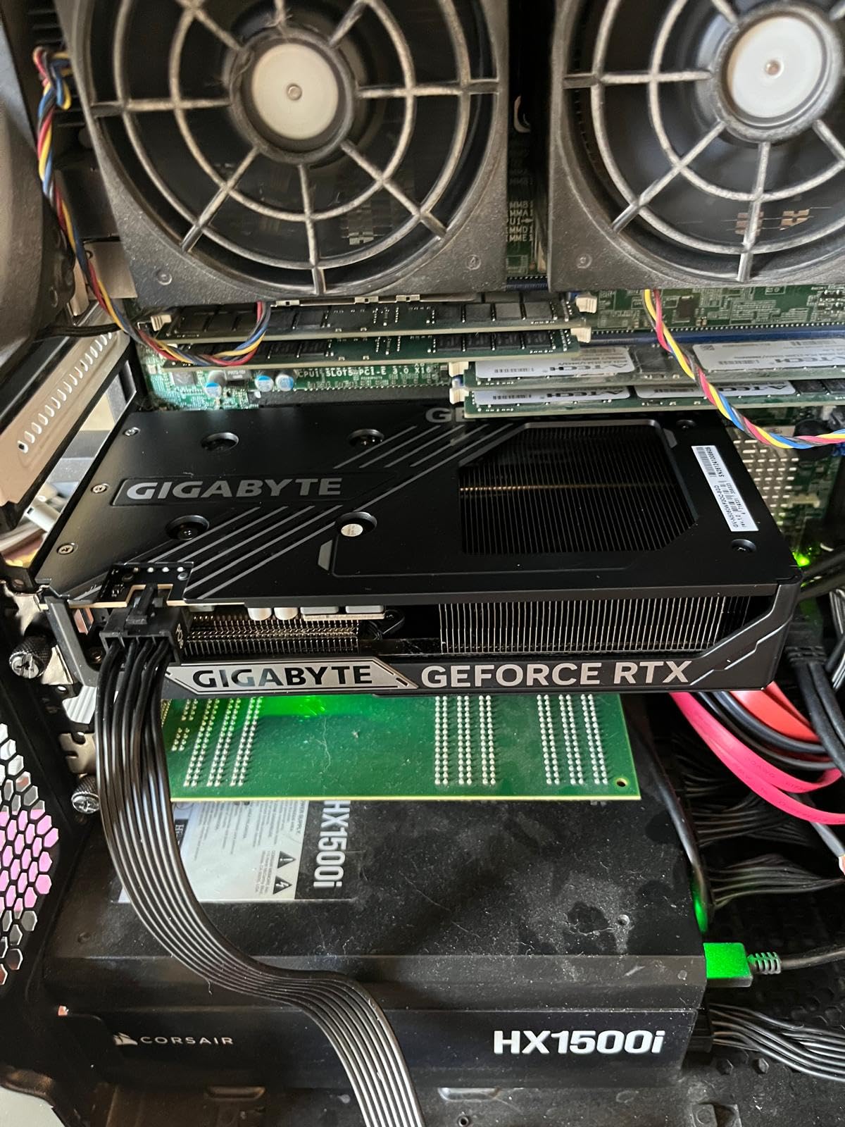GIGABYTE GeForce RTX 5060 WINDFORCE OC 8G Graphics Card, 8GB 128-bit GDDR7, PCIe 5.0, WINDFORCE Cooling System customer photo 2
