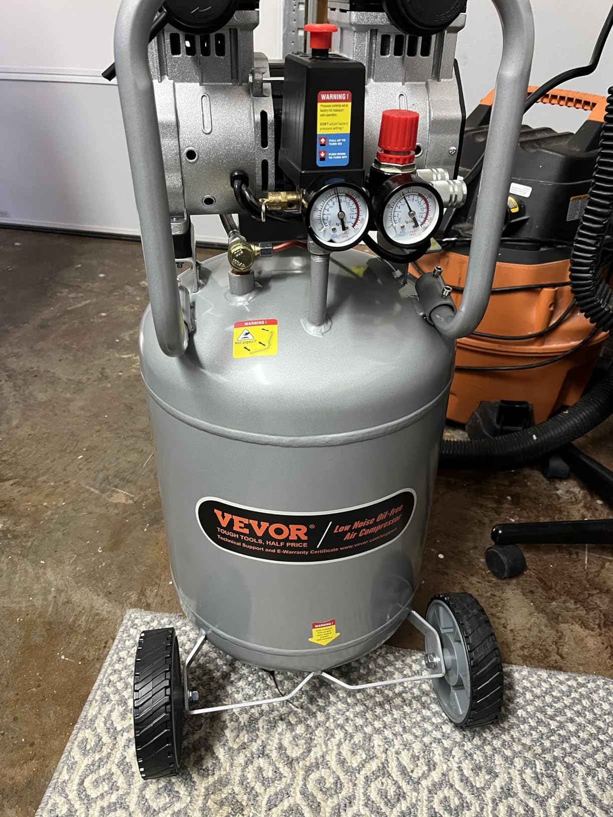 VEVOR 13-Gallon Air Compressor, 2HP, 4.6 SCFM@90PSI, Oil-Free Tank, 66dB Quiet Operation, Ideal for Tire Inflation, Woodworking, Auto Repairs, and Spray Painting (Maximum Pressure 125 PSI) customer photo 1