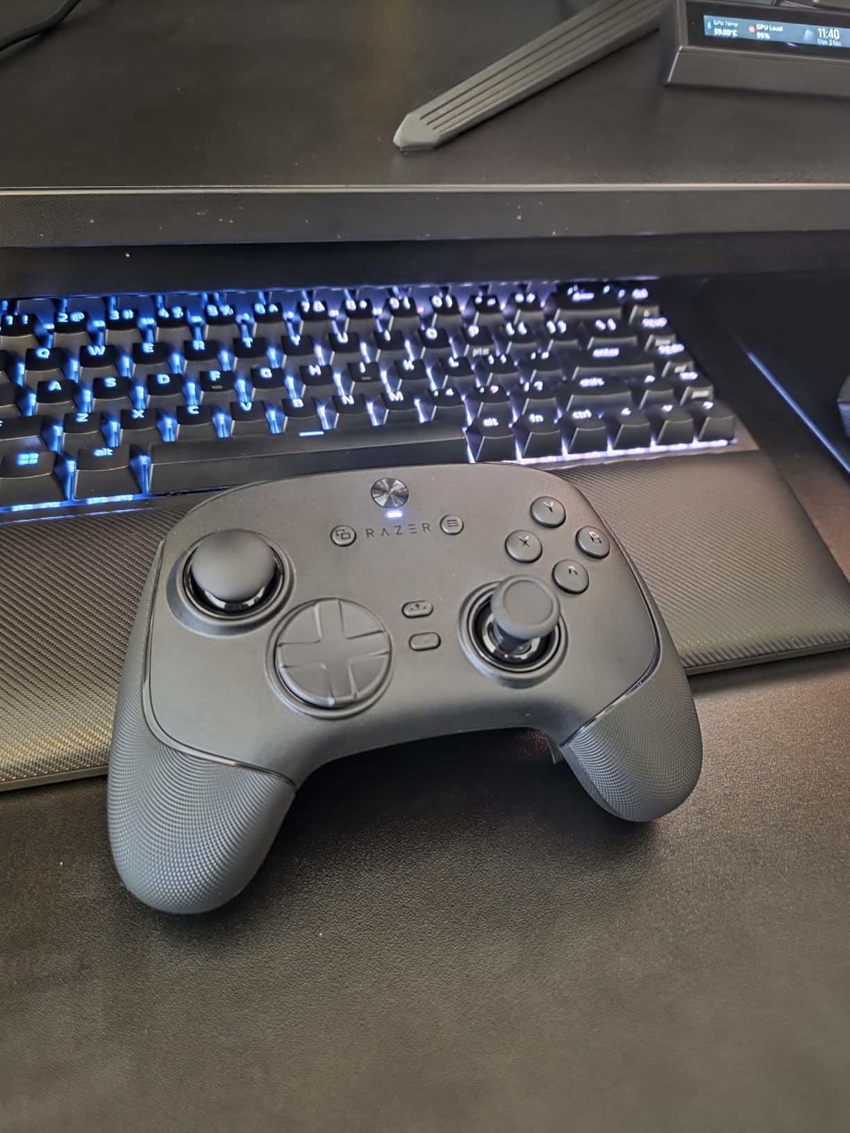 Razer Wolverine V3 Pro 8K PC Wireless Gaming Controller: 8000 Hz Polling Rate - TMR Thumbsticks with Swappable Caps - Up to 36 Hr Battery - 6 Remappable Buttons - Fast Triggers customer photo 2