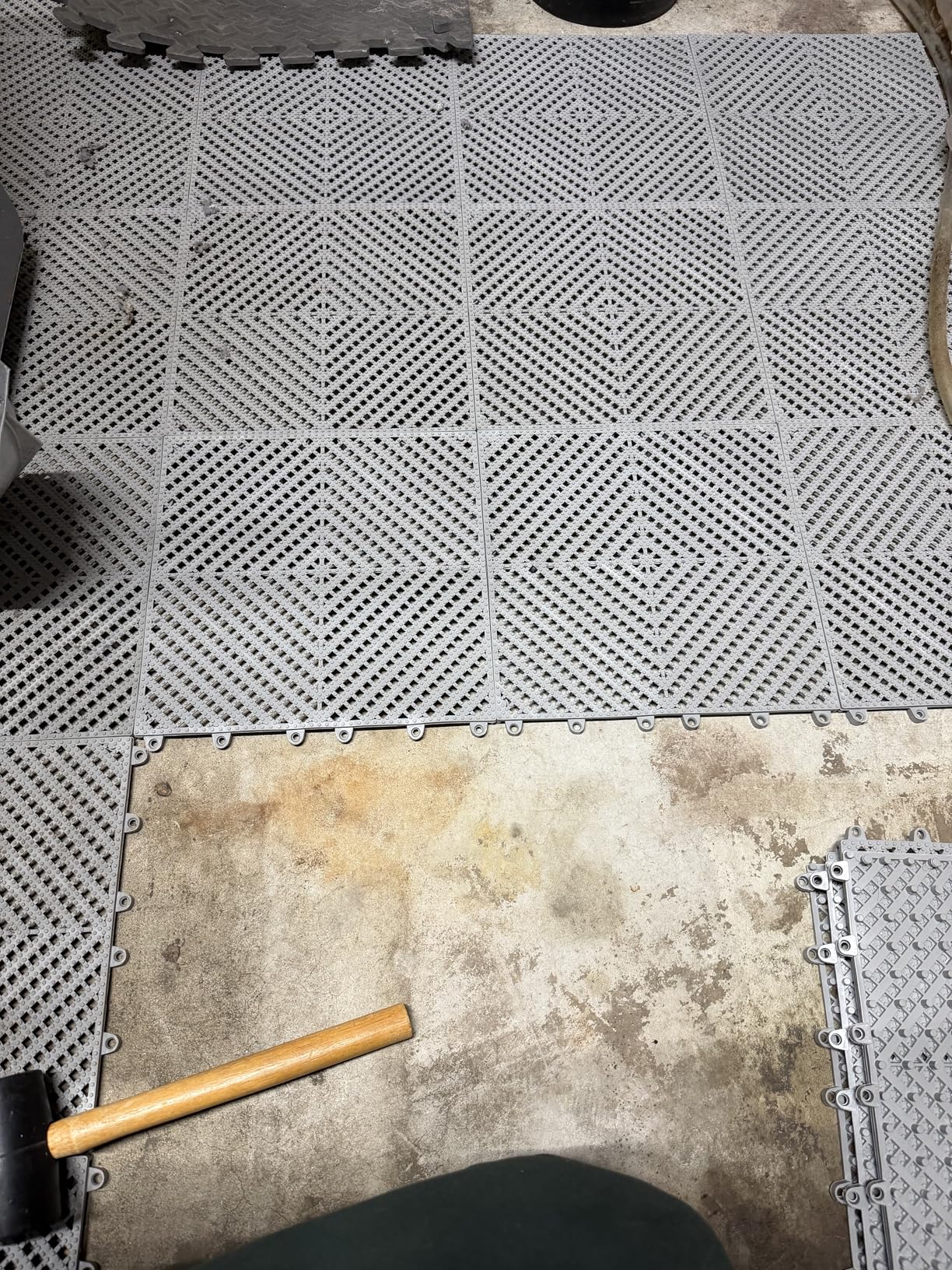Jocoevol 60-Pcs Interlocking Tile, Indoor/Outdoor Drainage Interlocking Floor Tiles 11.8