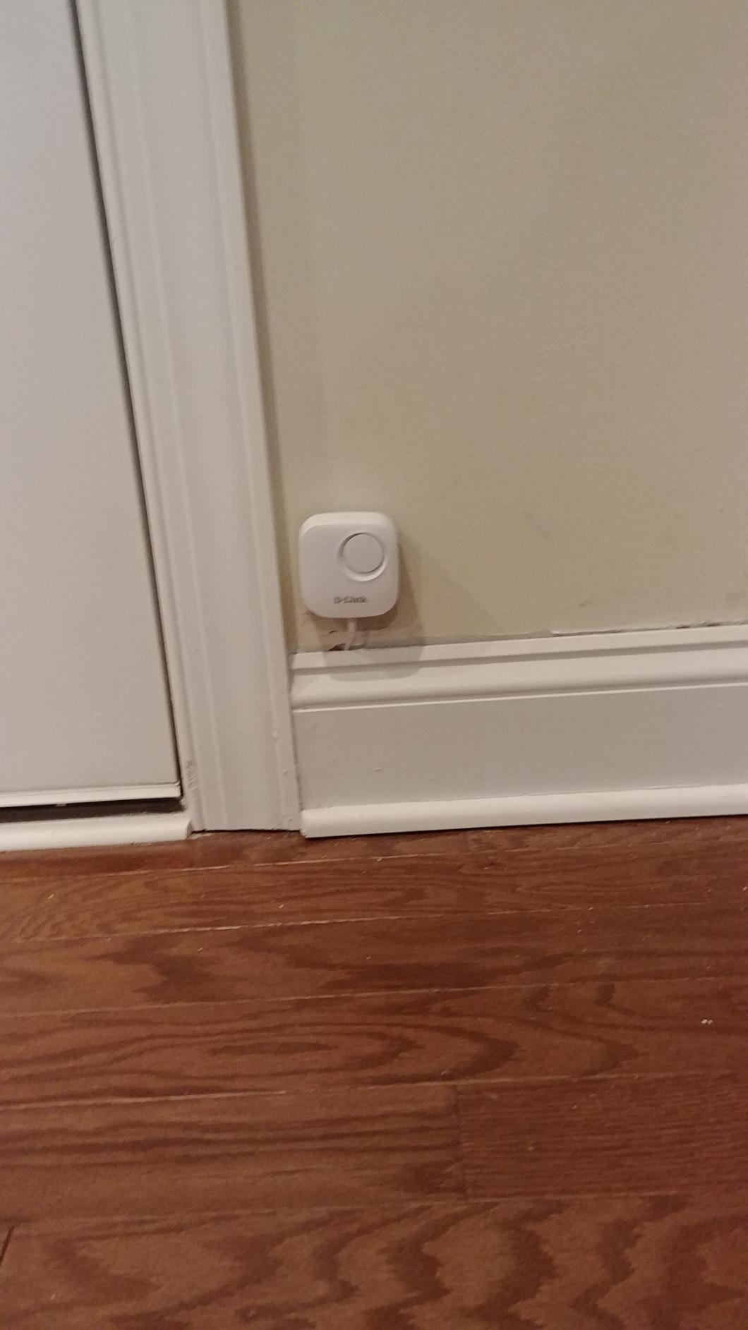 D-Link Next-Gen WiFi Water Leak Detector Starter Kit with 2 sensors, 100 dB Sound Alarm, App Alert, LED Strobe Light, No Hub Required, Works with Google, 1000ft Ultra-Long Range, Expandable (SW-A11KT) customer photo 2