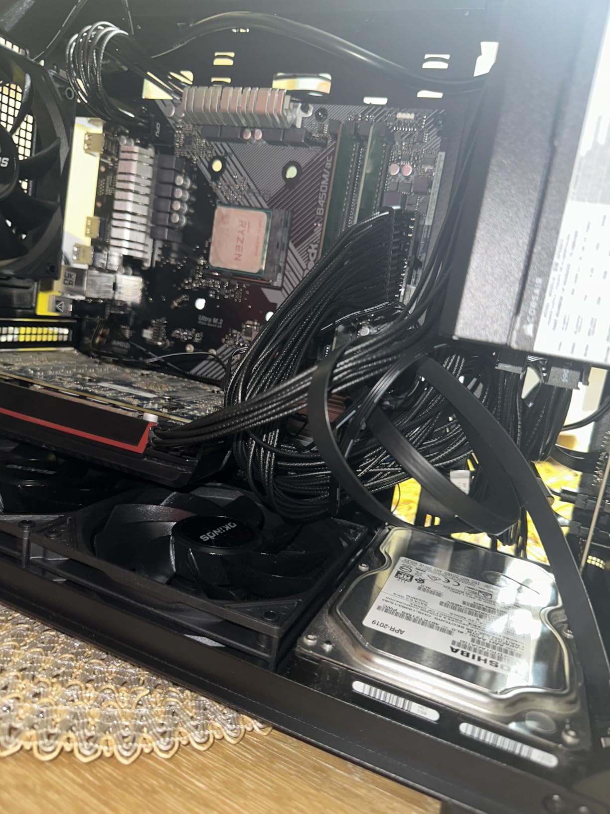 CORSAIR RM750e ATX 3.1 PCIe 5.1 Ready Fully Modular 750W Power Supply - 12V-2x6 Cable Included, Cybenetics Gold Efficiency, 105 C-Rated Capacitors, Modern Standby Mode - Black customer photo 1