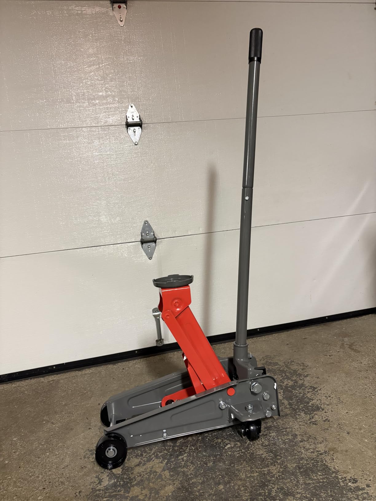 3 Ton Floor Jack, 6600LBS Heavy Duty Hydraulic Jack, Fast Lift with Wheels, Lift Range: 5.31''-18.11'', Steel Material, for Home, Garage and Repair Shops, Red customer photo 1