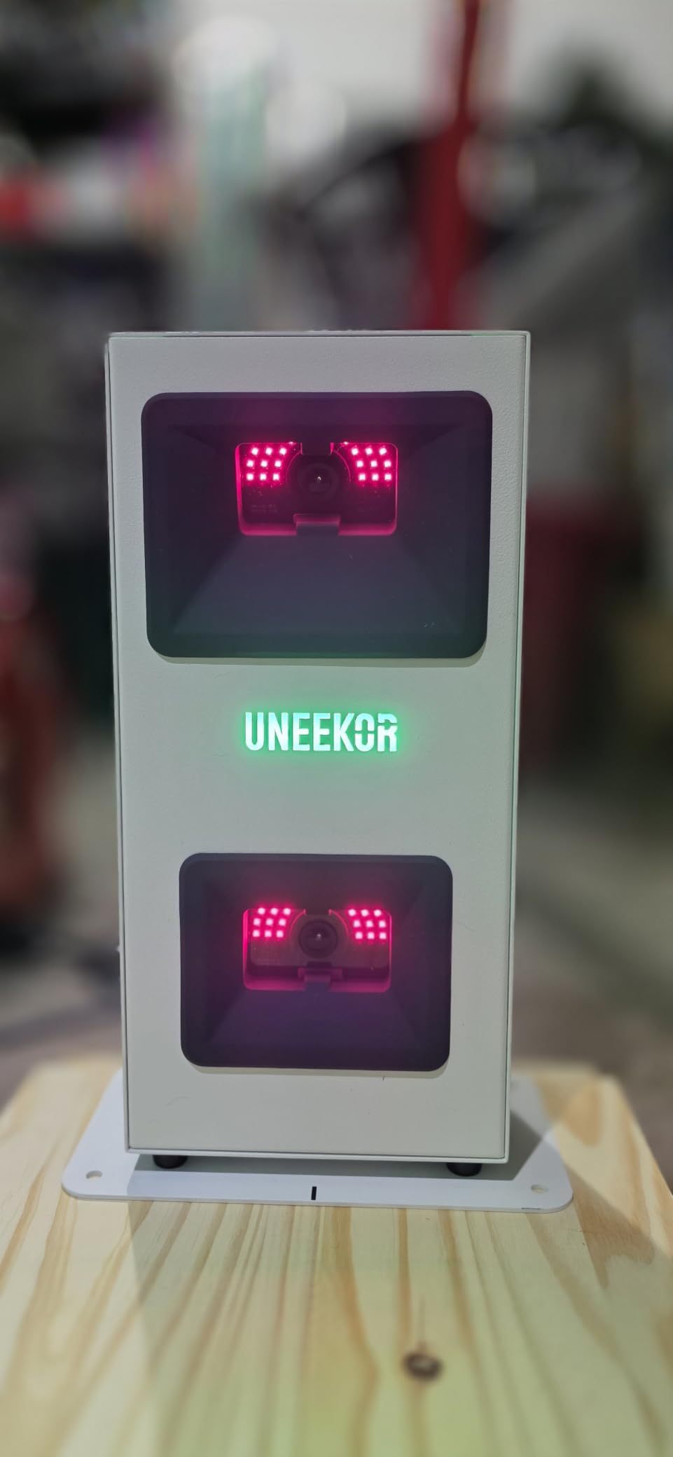 Uneekor EYE MINI CORE Golf Launch Monitor & Simulator customer photo 1
