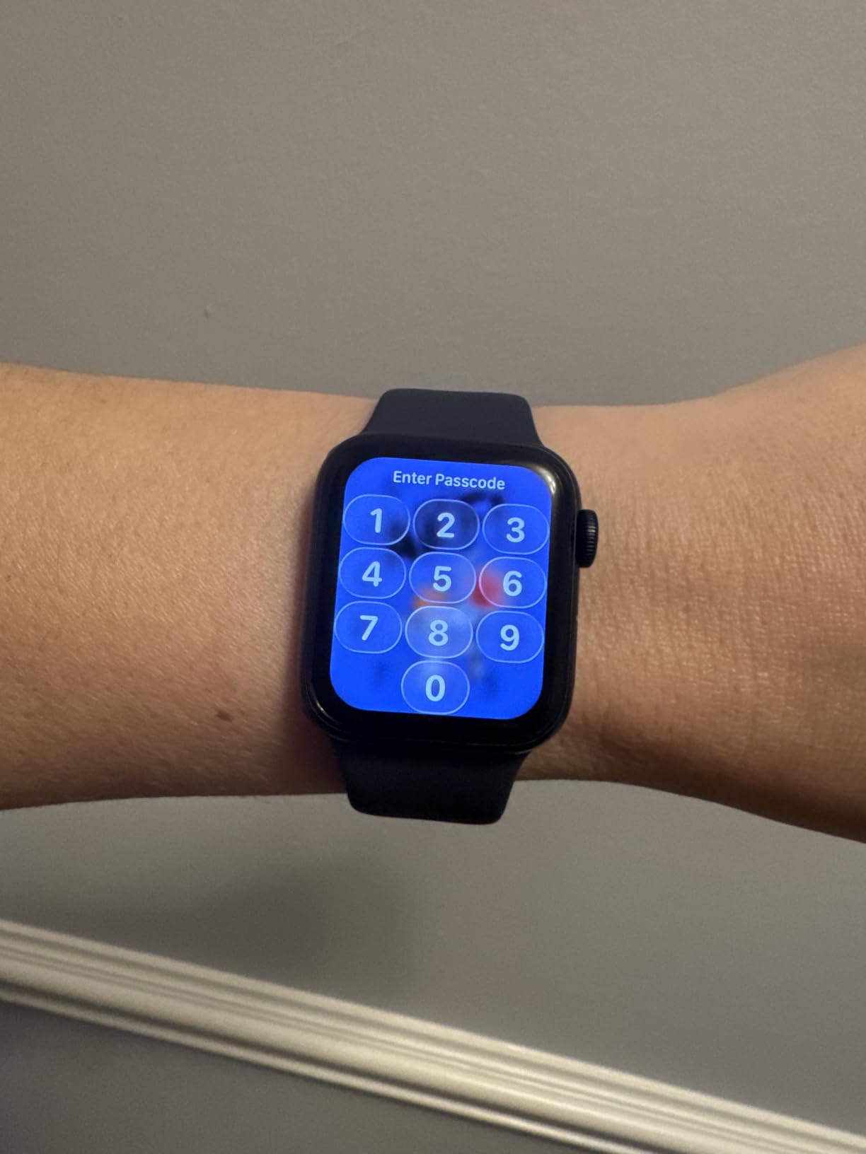 Apple Watch SE 3 [GPS 40mm] Smartwatch with Starlight Aluminum Case with Starlight Sport Band - S/M customer photo 1