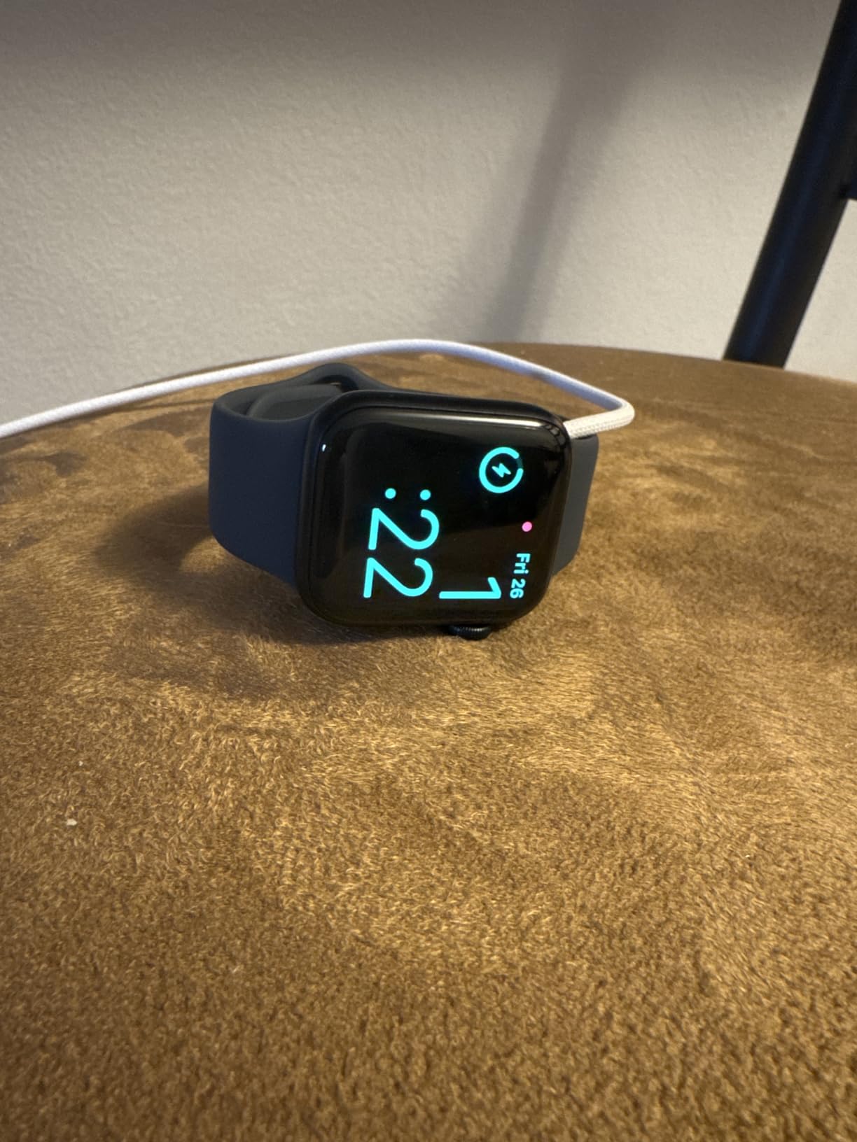 Apple Watch SE 3 [GPS 40mm] Smartwatch with Starlight Aluminum Case with Starlight Sport Band - S/M customer photo 2