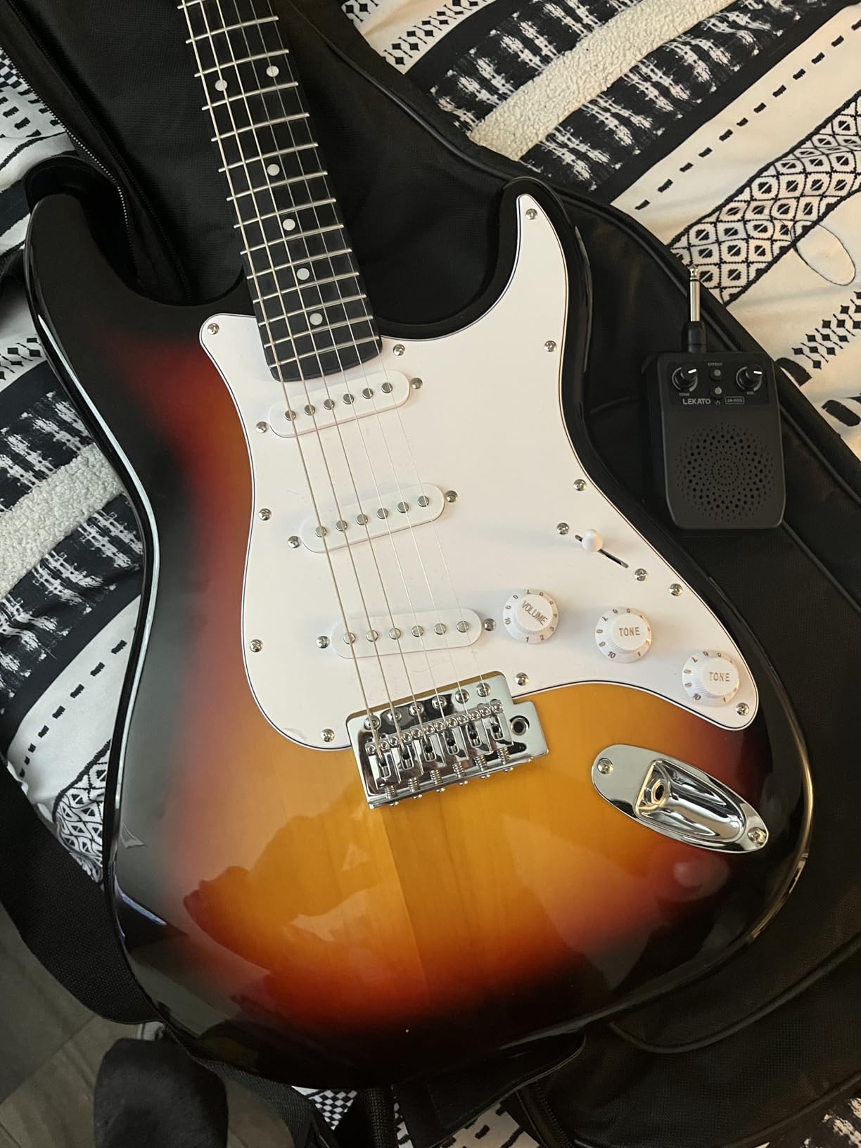 LEKATO Beginner Electric Guitar Kit 39 Inch Full Size Solid Body Guitar SSS for Starter Roasted Maple Neck Stainless Steel Frets, 5w Plug-in Amp, Bag, Tuner, Capo, Strap, Picks, String, Cable-Sunburst customer photo 1