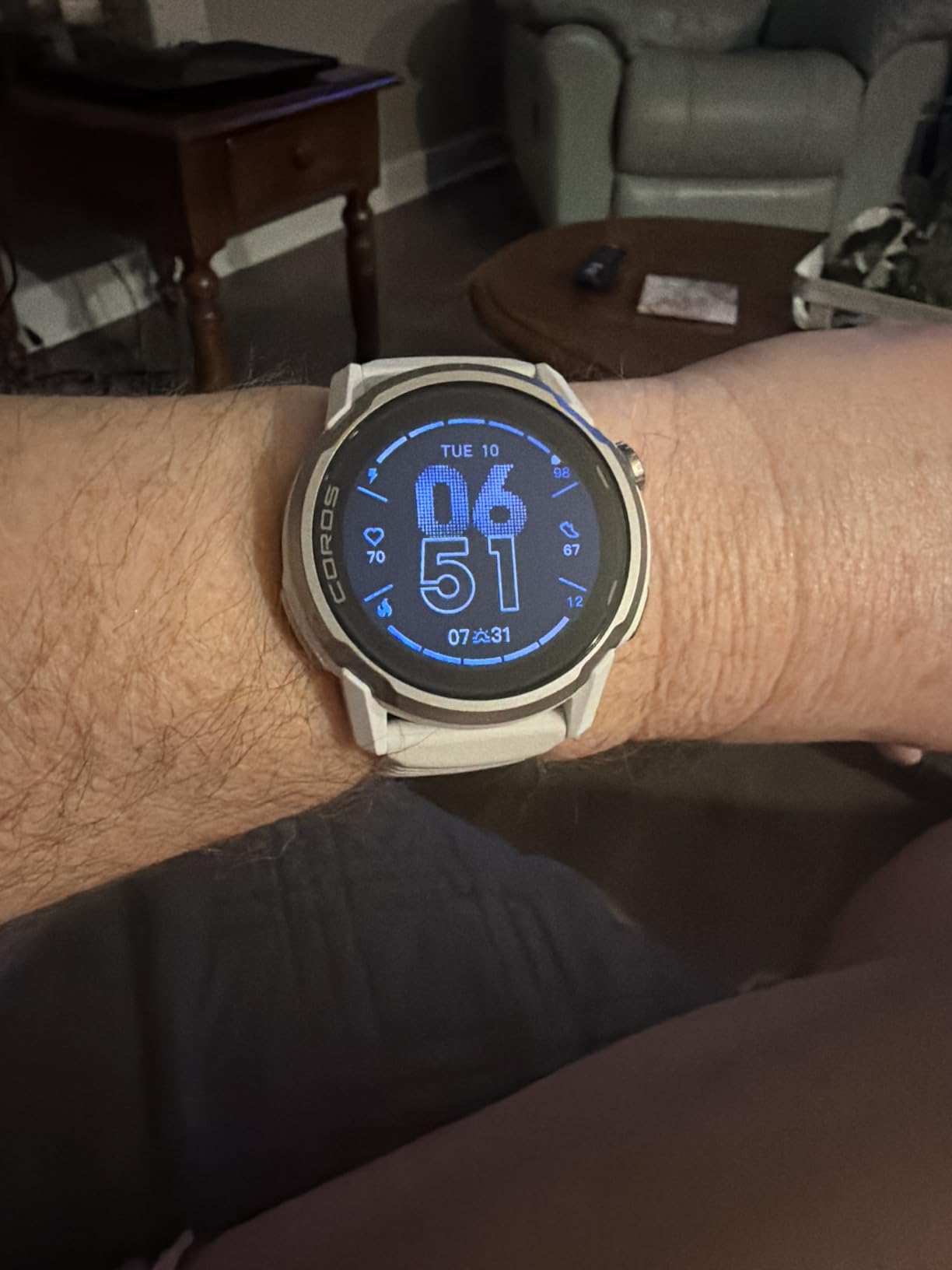 COROS APEX 4 (42mm) Watch 1.2 MIP Touchscreen, Global maps with Turn-by-Turn Navigation, 34 Days Battery Life, Voice Pins, and Hands-Free Calls, for Running, Skiing, and Climbing - Black customer photo 2