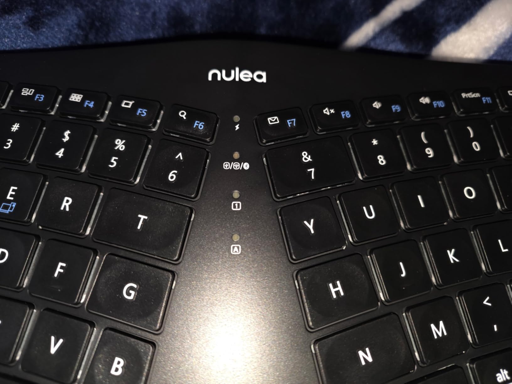 Nulea Wireless Ergonomic Keyboard, Split Keyboard with Cushioned Wrist Rest, Bluetooth and USB Connectivity, USB-C Rechargeable, Compatible with Windows Mac, Green Gray customer photo 2