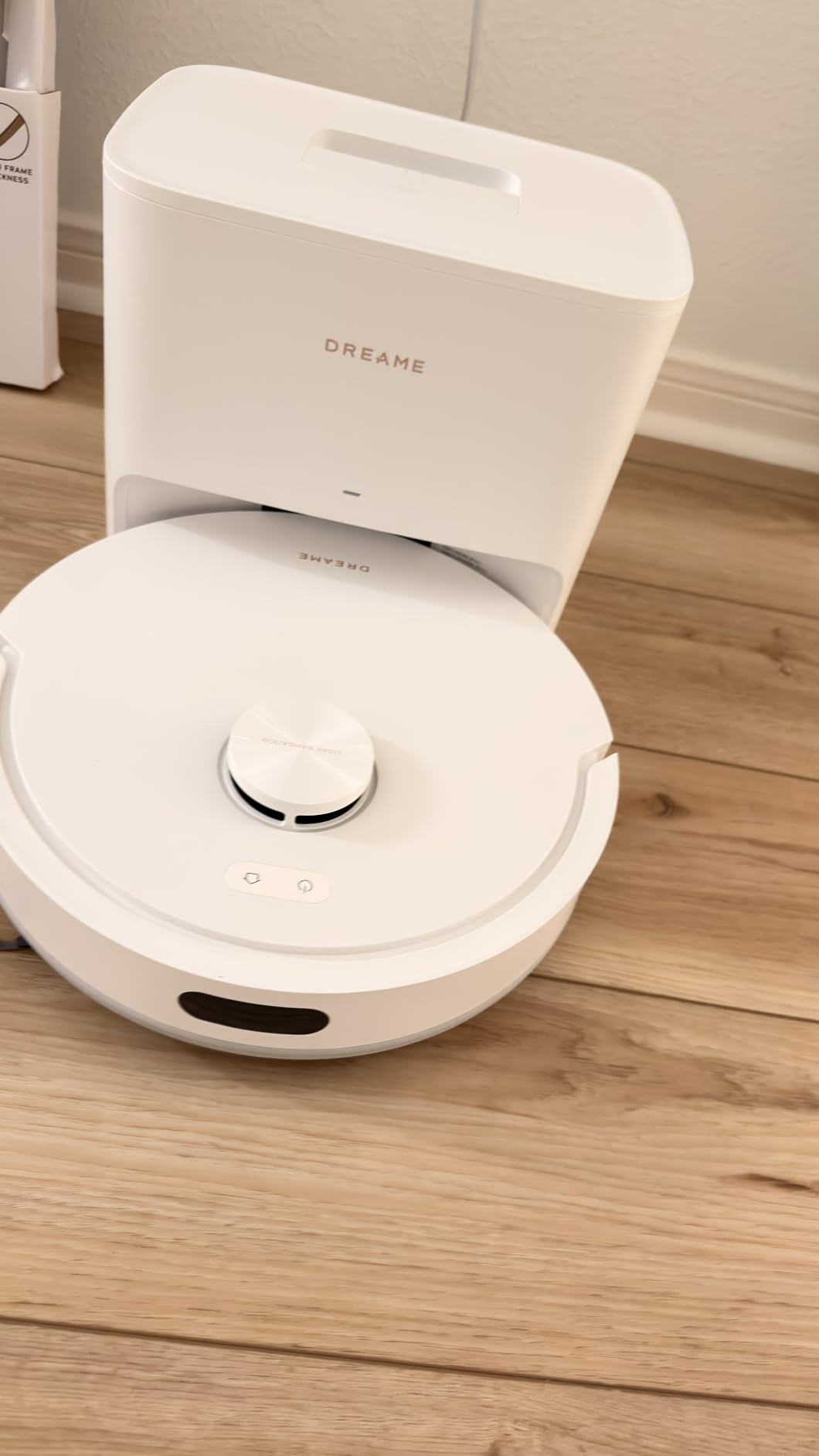 DREAME D20 Air Plus Robot Vac and Mop Combo with 20,000Pa Suction, Anti-Tangling Tech, Auto-Emptying Dock, Deep Carpet Cleaning and Smart Navigation White customer photo 1