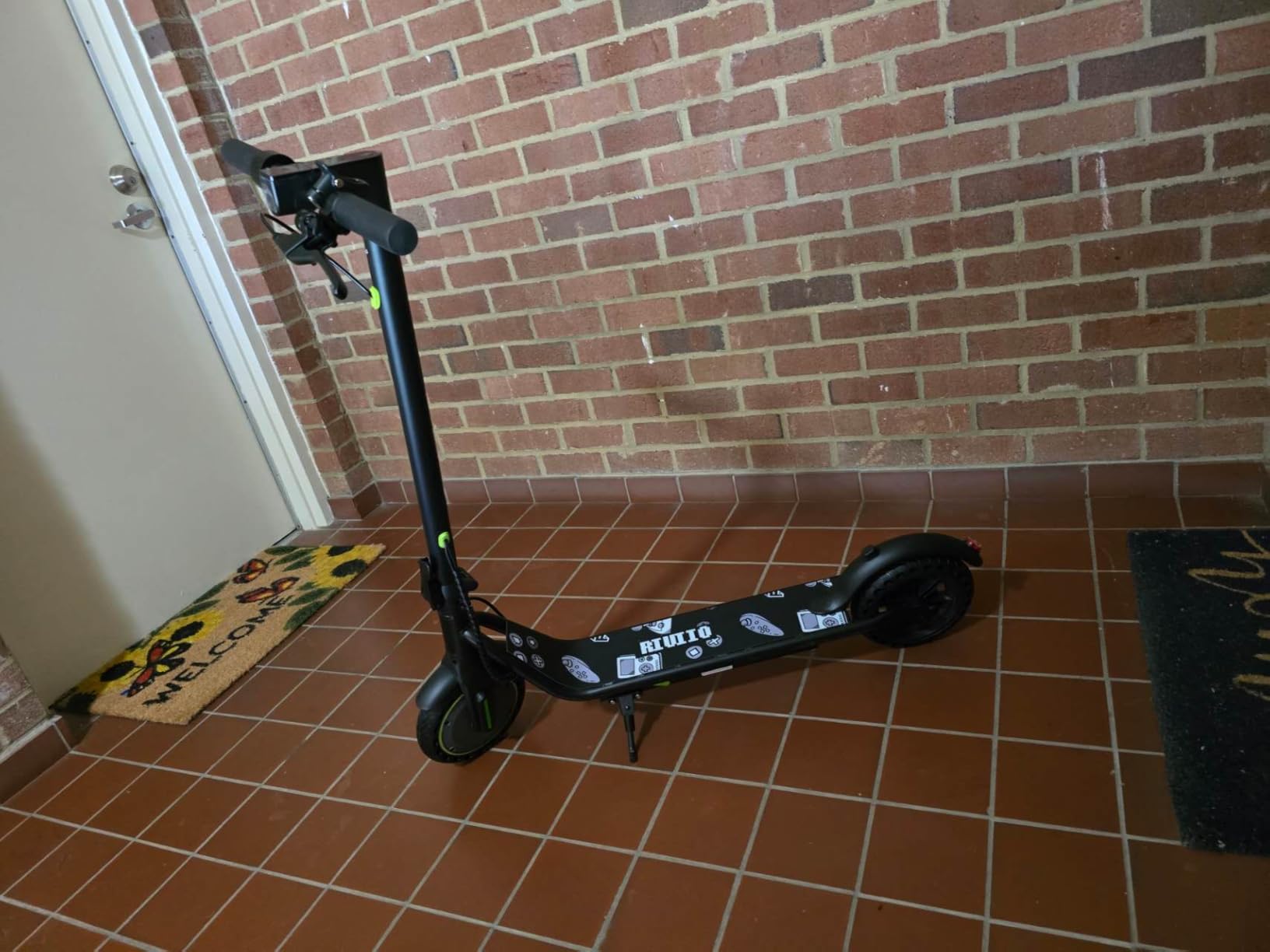 Electric Scooter for Adults, Teens & Big Kids, 350W-500W Motor, 10Mph-21 MPH & 10-28 Miles Max Range, 6.5 to 10 inch Tires, Portable Lightweight E-Scooter customer photo 2