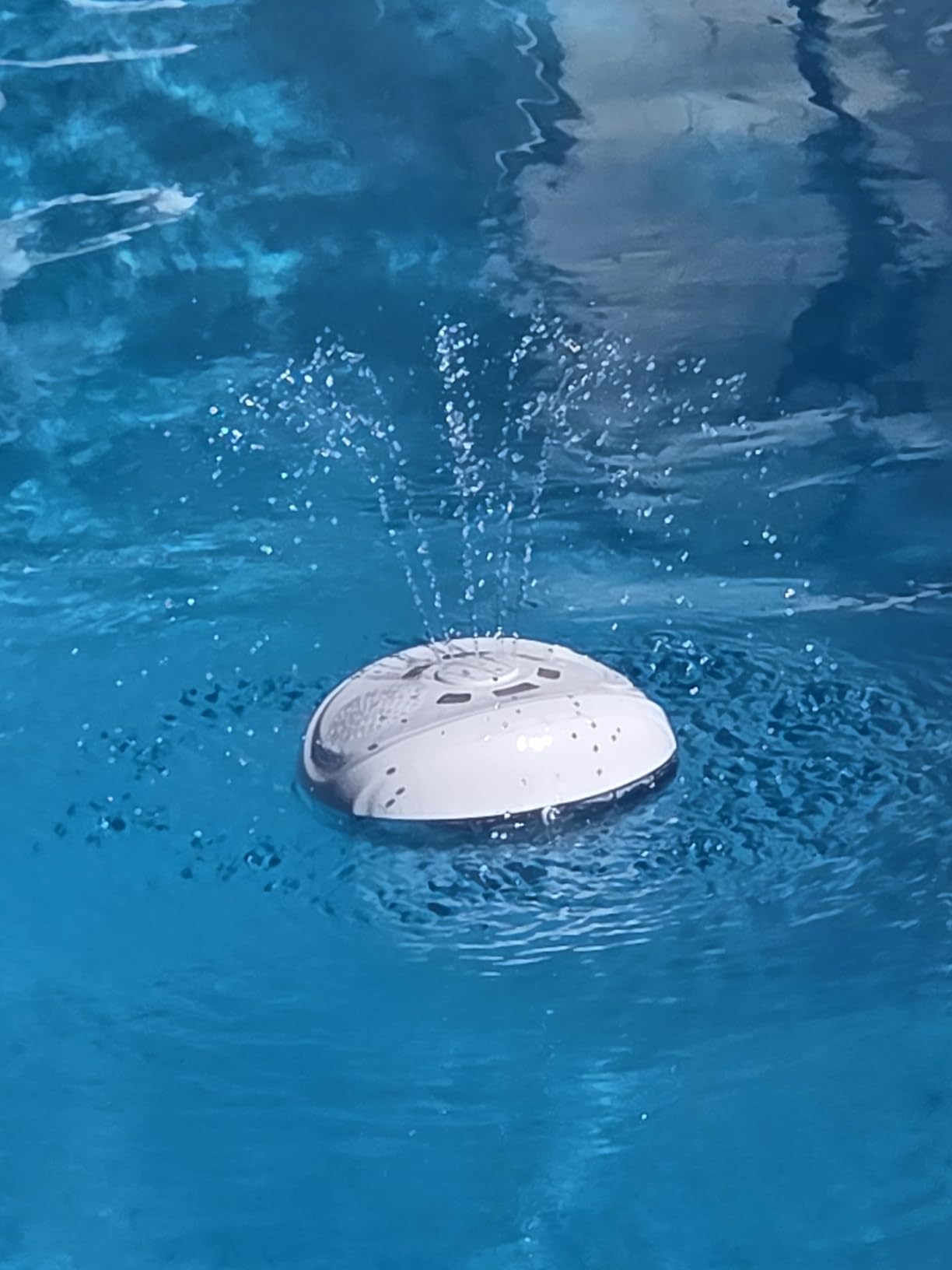 Luxfero 3 in 1 Floating Pool Fountain with Pool Speaker & Lights, 2026 New Rechargeable Pool Fountain, Floating Bluetooth 5.4 Speaker IP68 Waterproof, Above Ground Pool Water Fountain with Anchor-White customer photo 1