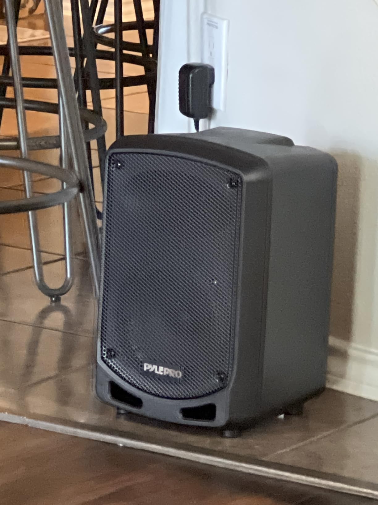 Pyle Portable 800W Karaoke PA System with Wireless Microphone, Bluetooth Streaming, Rechargeable Battery, USB/SD Recording customer photo 1