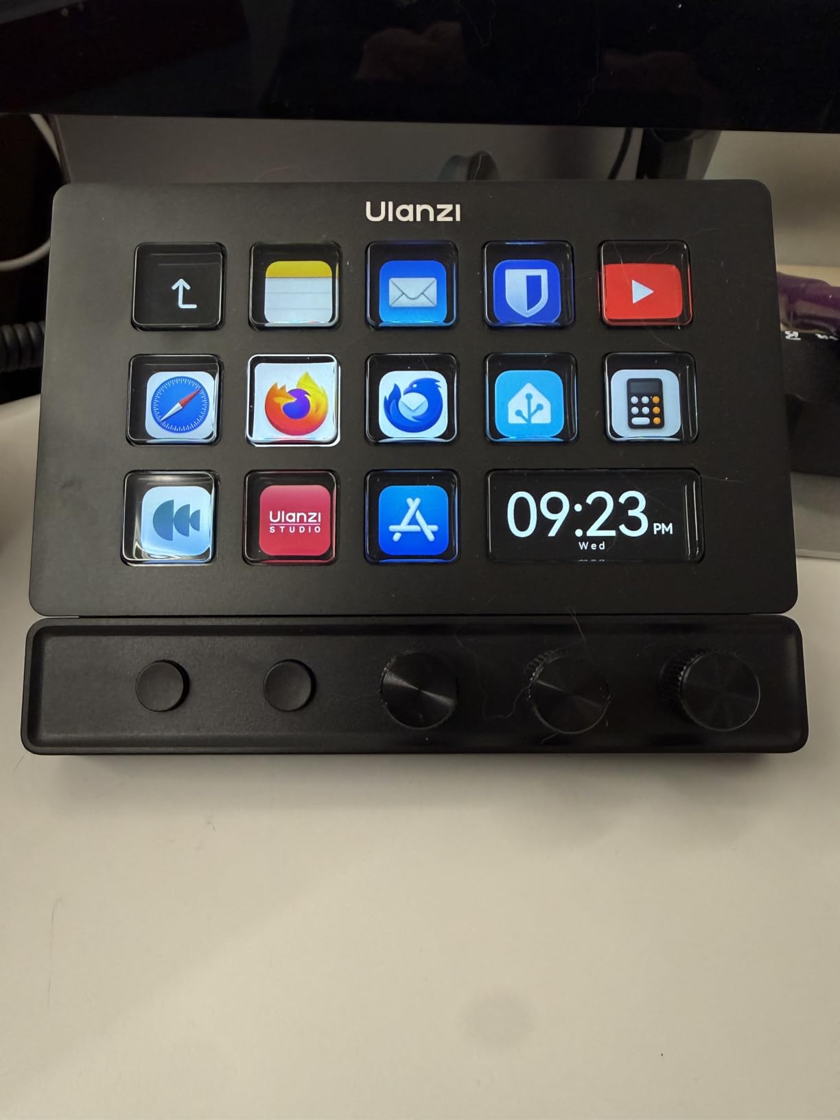 ULANZI D200X Stream Controller with 3 Knobs, 14 Customizable LCD Keys Macro Keyboard, 8-in-1 USB-C Hub Docking Station with 4K HDMI Content Creator Equipment for OBS/Video Editing/Photography/PC customer photo 1
