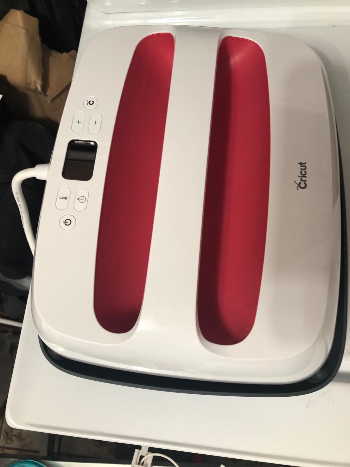 Cricut EasyPress SE - 12 in x 10 in Heat Press - Blue - Heat Transfer Machine for T-Shirts, Sweatshirts, Blankets, Pillows & More - Easy to Use customer photo 2