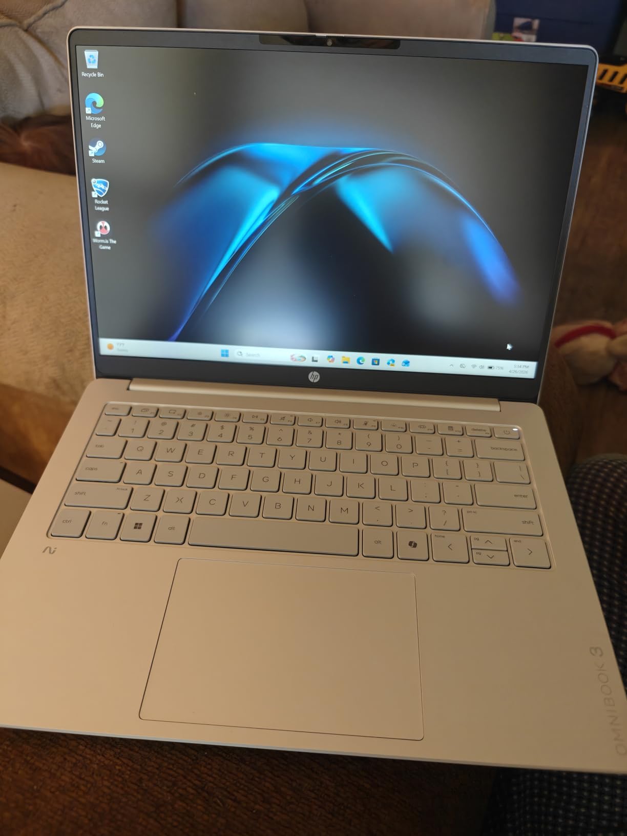 HP OmniBook 3 14 inch Next Gen AI PC, 2K Display, Snapdragon X X1-26-100, 16 GB RAM, 512 GB SSD, Qualcomm Adreno GPU, Windows 11 Home, Glacier Silver customer photo 1