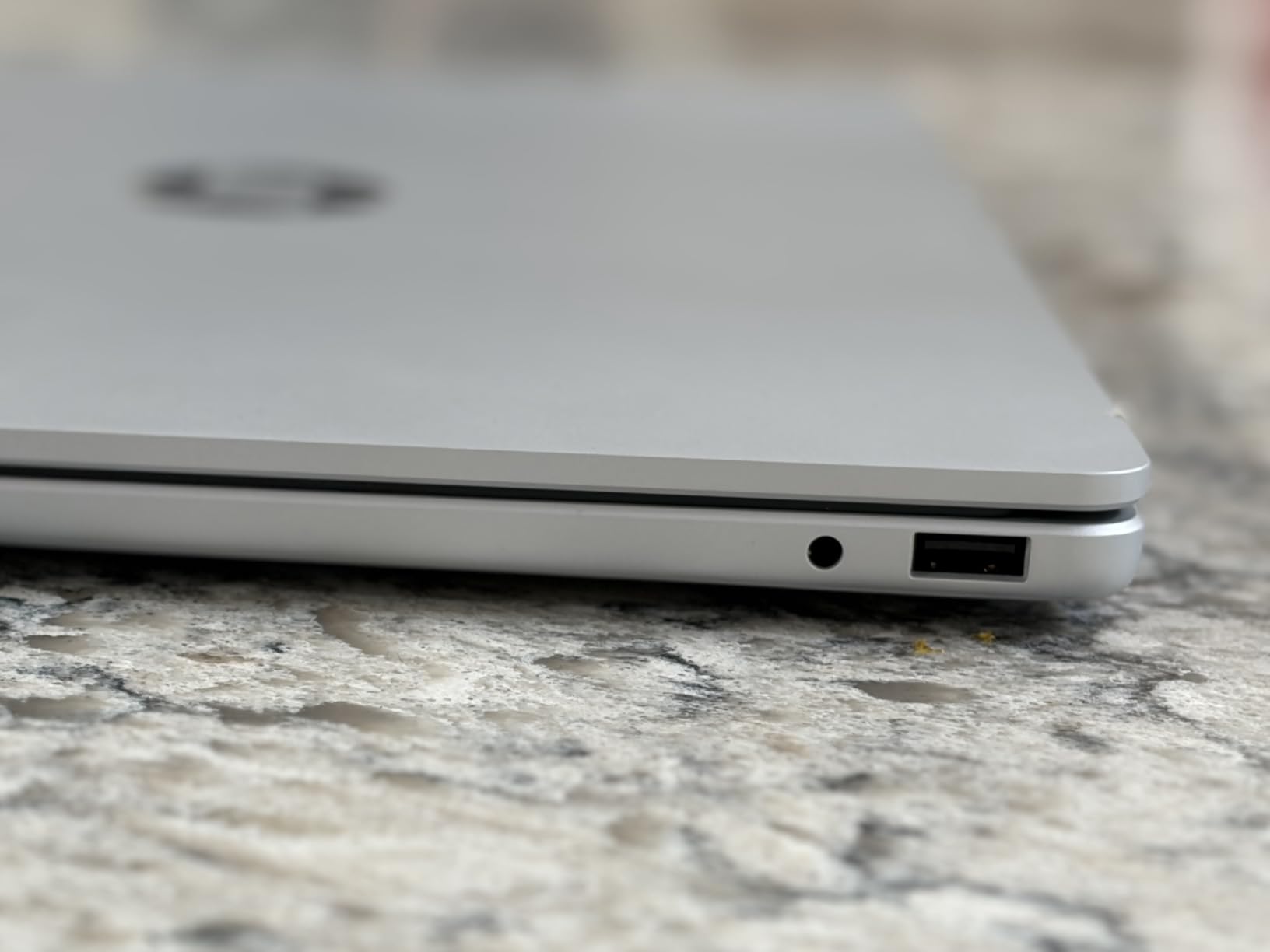 HP OmniBook 3 14 inch Next Gen AI PC, 2K Display, Snapdragon X X1-26-100, 16 GB RAM, 512 GB SSD, Qualcomm Adreno GPU, Windows 11 Home, Glacier Silver customer photo 2