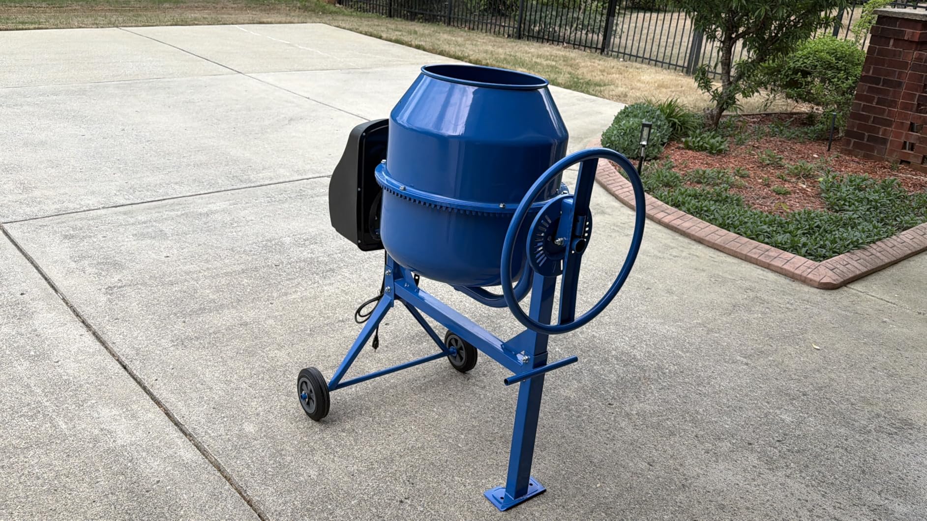 LDHTHOPI 5.3 Cu.Ft Portable Concrete Mixer, 750W (1HP) Heavy Duty Cement Mixing Machine with Wheels & Stand for Mortar, Stucco, Fodder - Industrial Mixer for Construction, Blue customer photo 2