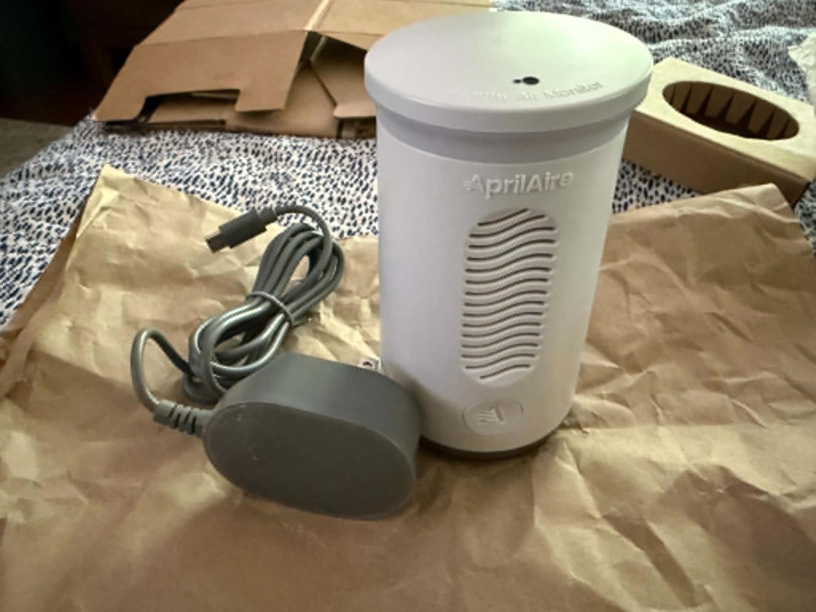 AprilAire ZAWTHCPV Smart Indoor 5-in-1 Wi-Fi Air Quality Monitor (CO2, VOC, PM 2.5, Particulate Matter, Humidity and Temperature), App Controlled IAQ Monitor for Home customer photo 2