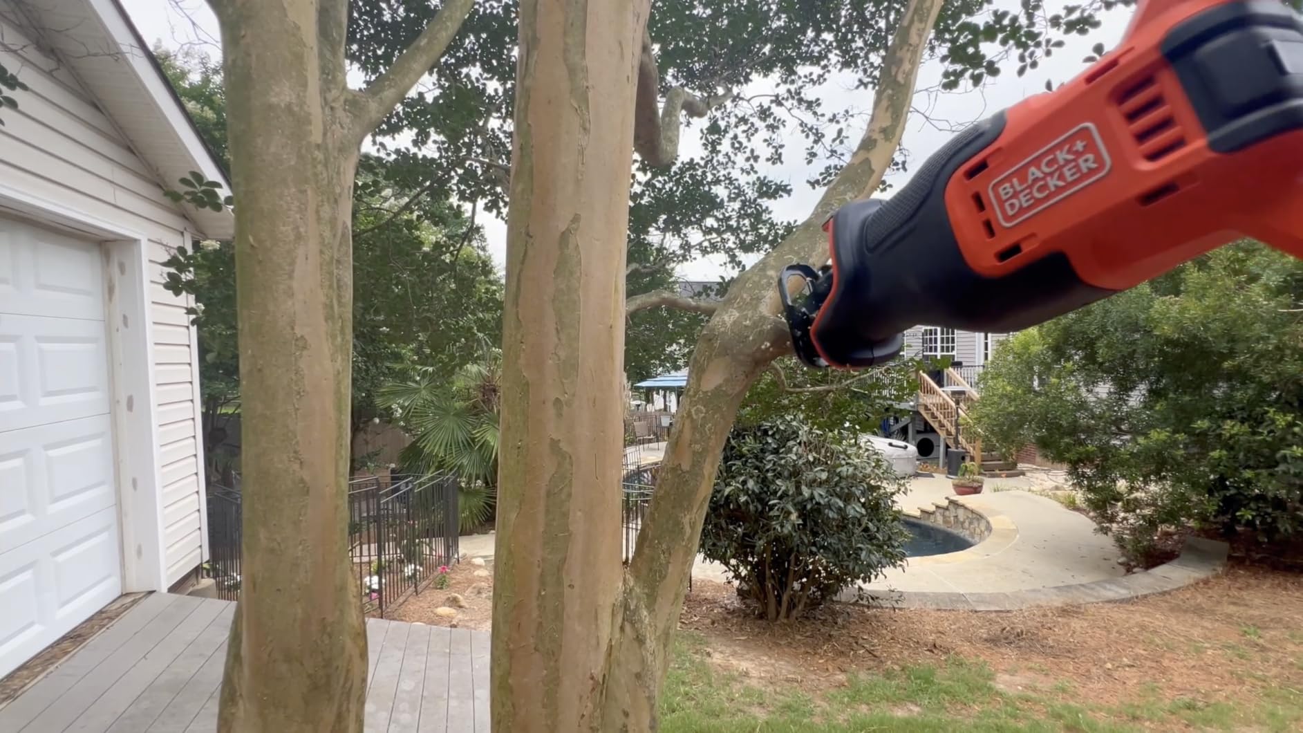 BLACK+DECKER 20V MAX Brushless Cordless Reciprocating Saw Kit with 2.5Ah Battery and Charger, Includes Three Blades for Wood and Metal, Long Runtime Up to 33 Cuts Per Charge, PowerConnect (BLRS78E1) customer photo 2
