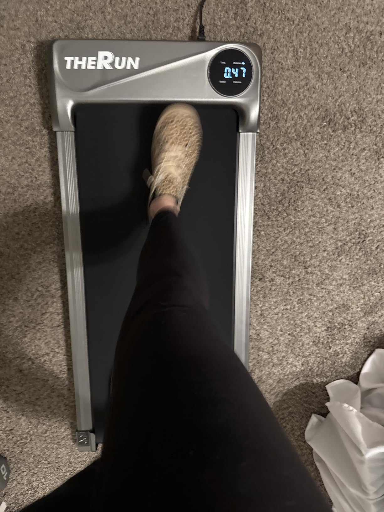 THERUN Walking Pad, Under Desk Treadmill for Home/Office, 2.5HP Walking Pad Treadmill with 265 lbs Weight Capacity Remote Control LED Display customer photo 2