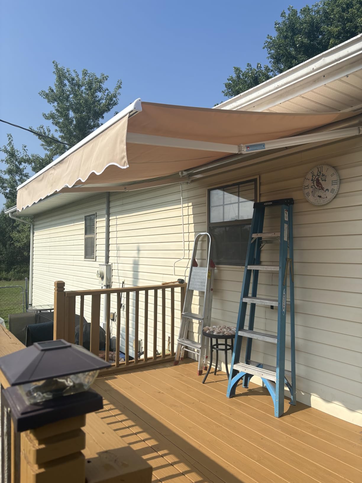 VEVOR Manual Retractable Awning, 9.8' x 8.2' Outdoor Patio Awning Retractable Sun Shade, Patio Door Window Water-Resistant Polyester Sunshade Shelter with Crank Handle for Deck, Balcony, Yard, Gray customer photo 2