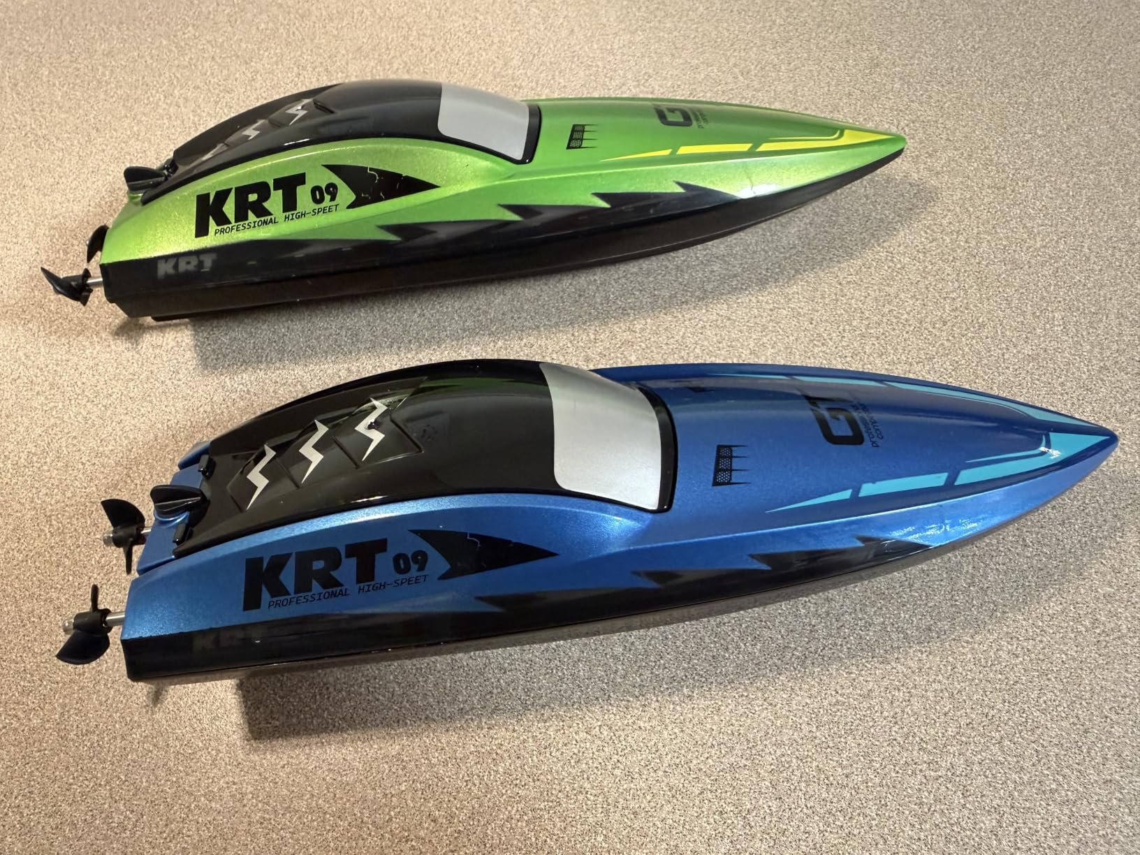RC Boat for Kids Remote Control Boats Pool Lakes Bathtub Toy | 8 LED Light Modes,Whole Body Waterproof,Low Battery/Out of Range Alarm,2.4Ghz,15Kmh,Rechargeable Battery,Auto Paring,2Pack customer photo 2