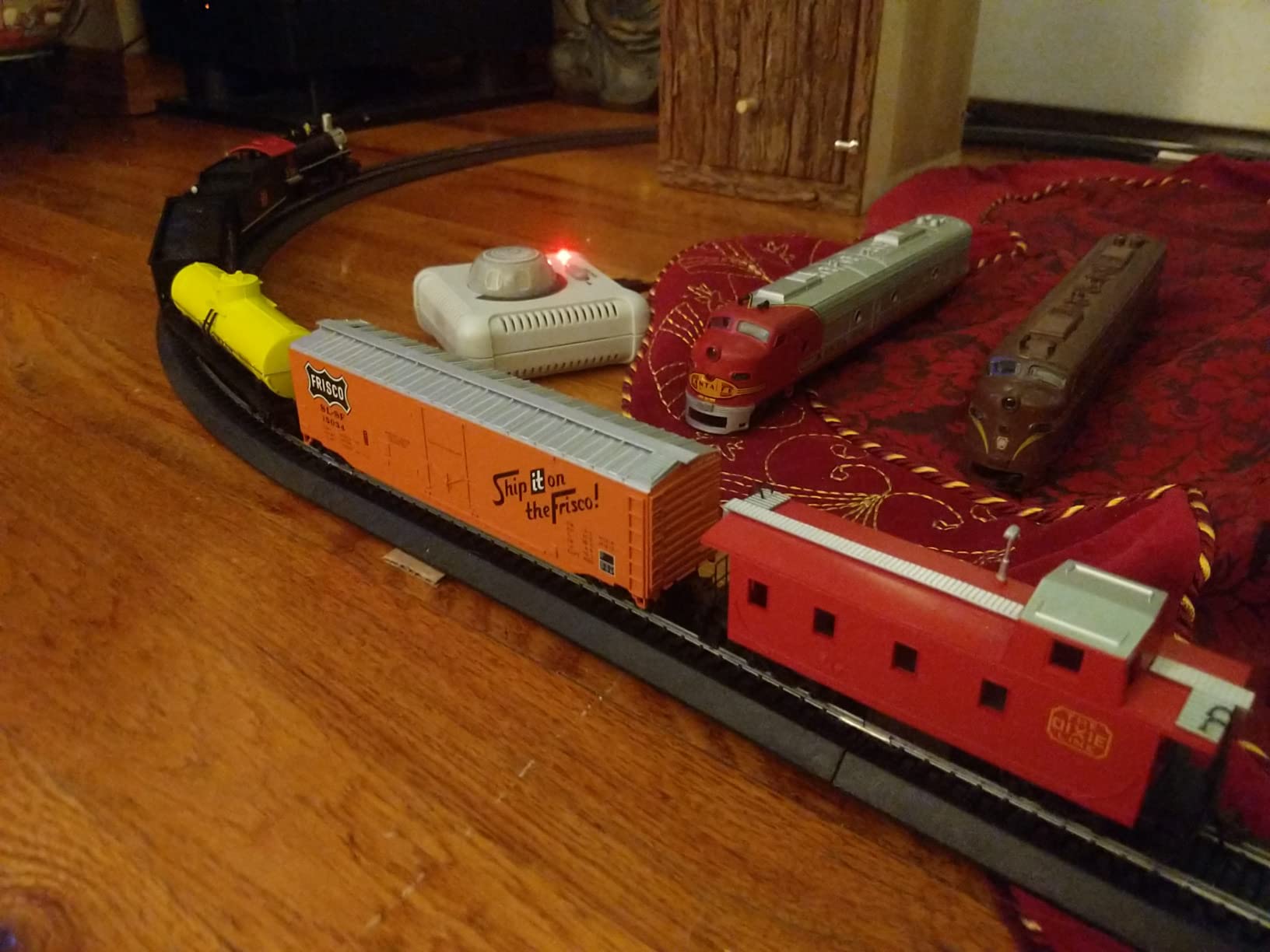 Bachmann Trains - Chattanooga Ready To Run 155 Piece Electric Train Set - HO Scale customer photo 2