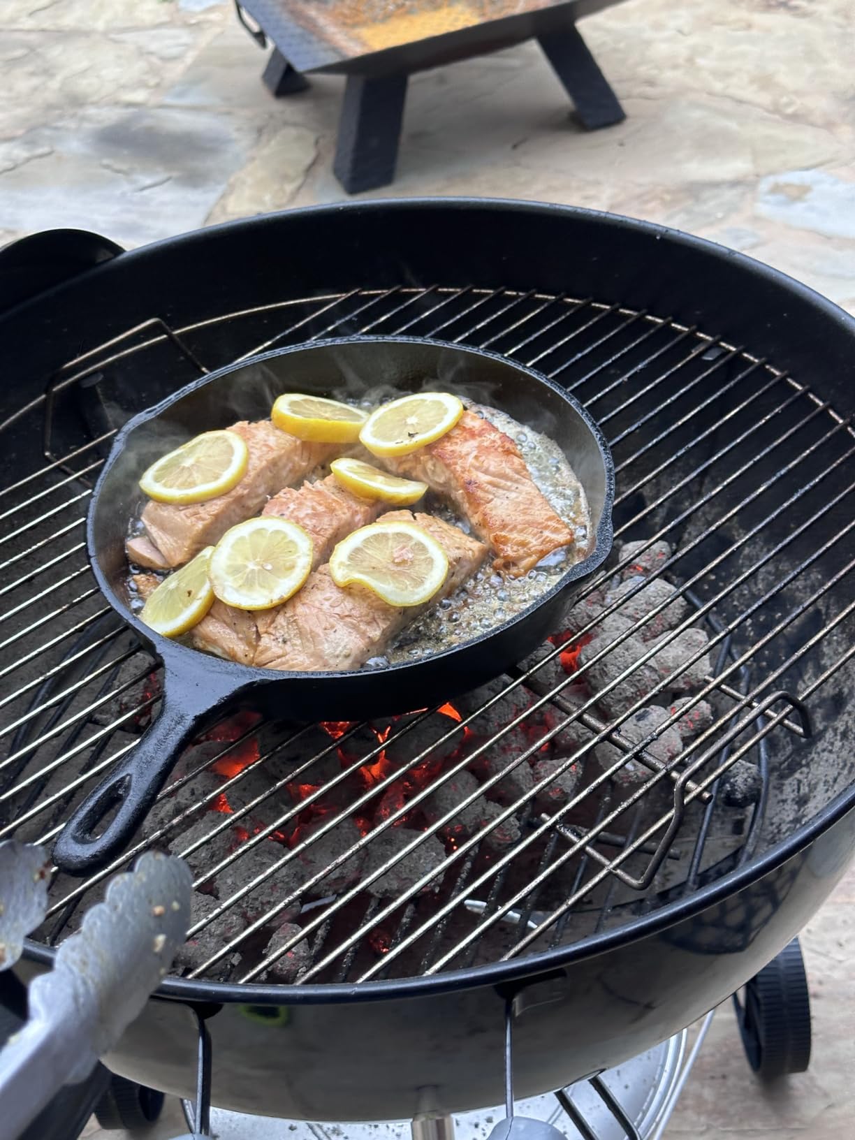 Weber Original Kettle Charcoal Grill, 22-Inch, Black customer photo 2
