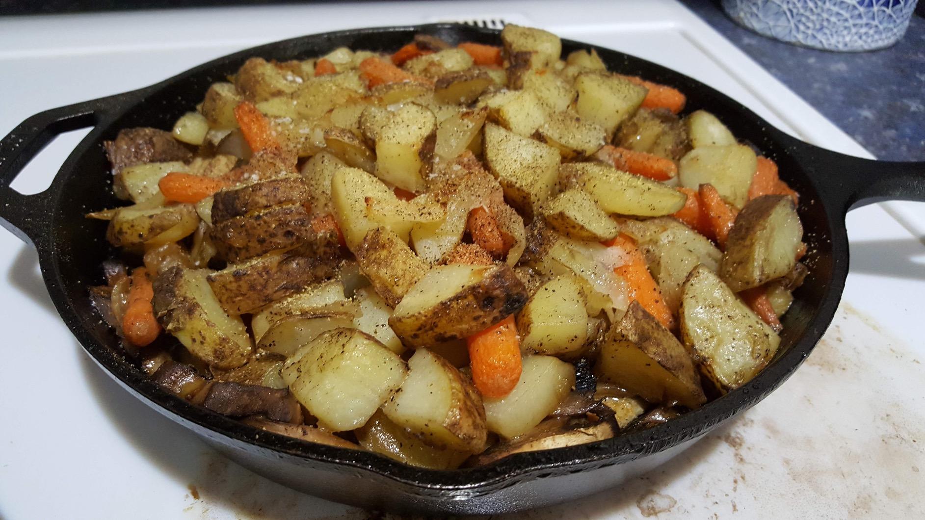 Lodge Pre-Seasoned Cast Iron Skillet, PFAS-Free, 12 Inches | Non-Toxic & Naturally Non-Stick Cast Iron Pan, Compatible with Oven, Stove, Grill & Campfire, Made in USA customer photo 2