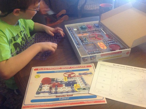 SNAP CIRCUITS Pro SC-500 STEM Toy Electronics Kit, 500+ Projects, Ages 8+ customer photo 2