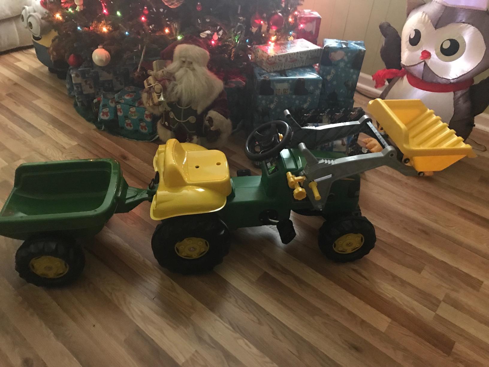 rolly toys John Deere Pedal Tractor with Working Front Loader and Detachable Trailer, Youth Ages 3+ customer photo 2