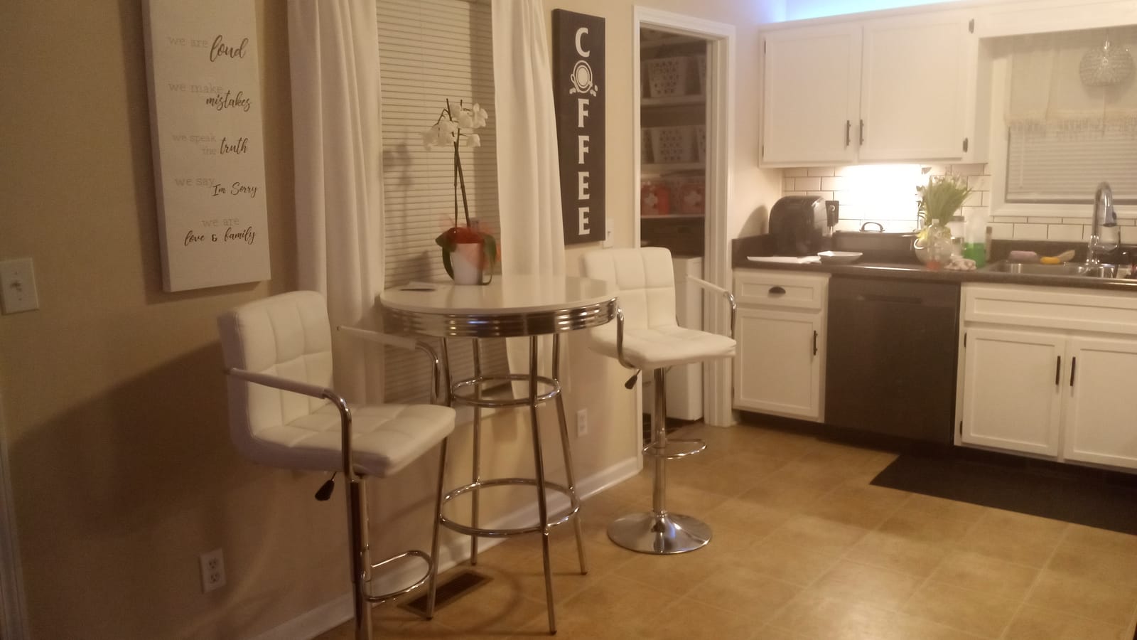 Coaster Home Furnishings Retro 1950s Soda Fountain Diner Pub Height Game Room Bar Table, White Laminate Top, Sturdy Steel Chrome Base, 2300 customer photo 1