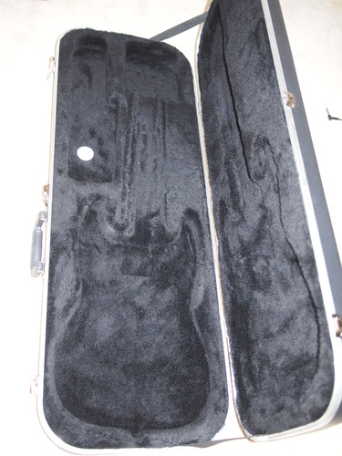 SKB Hardshell Rectangular Travel Case for Electric Guitars with Molded In Bumpers for Protection, Plush Lined Interior and Latches, Black customer photo 1