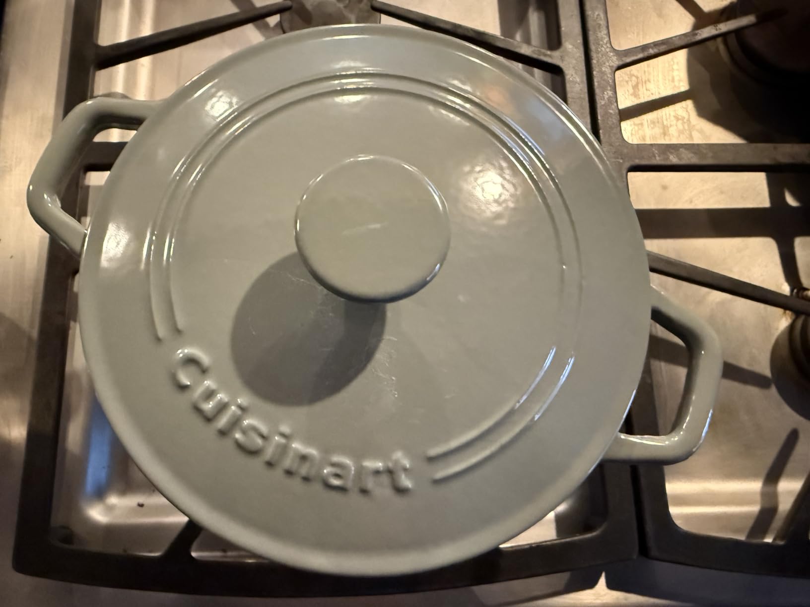 Cuisinart Chef's Classic Enameled Cast Iron Dutch Oven with Lid, Porcelain Enameled Interior, Oven Safe, Induction Compatible, 7-Quart, Round, Cardinal Red customer photo 1