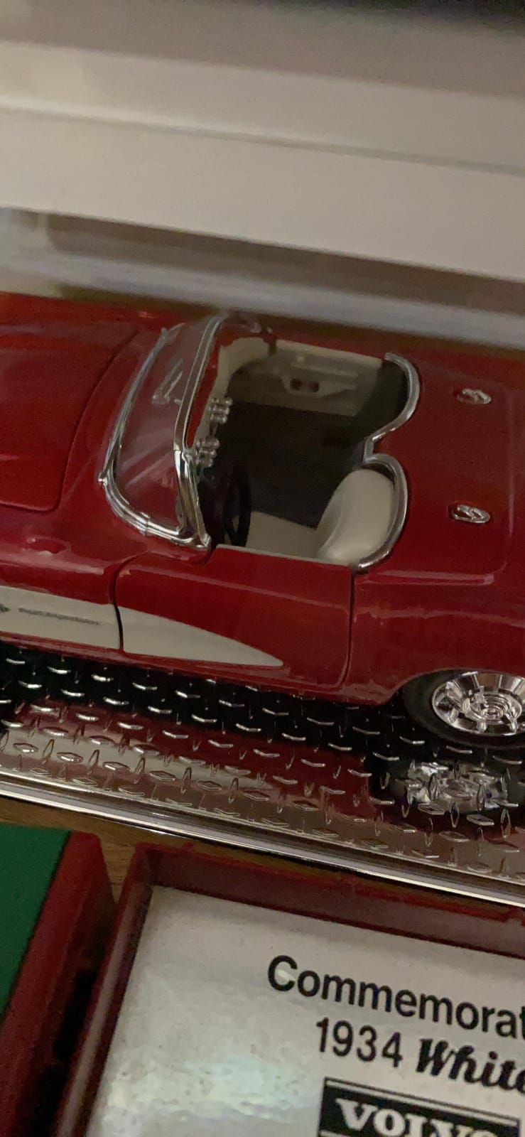 Maisto 1:24 Scale Assembly Line 1957 Chevrolet Corvette Diecast Model Kit customer photo 1