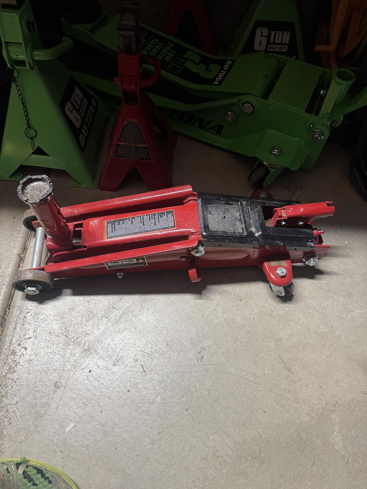 BIG RED T83006 Torin Hydraulic Trolley Service/Floor Jack with Extra Saddle (Fits: SUVs and Extended Height Trucks): 3 Ton (6,000 lb) Capacity, Red customer photo 1