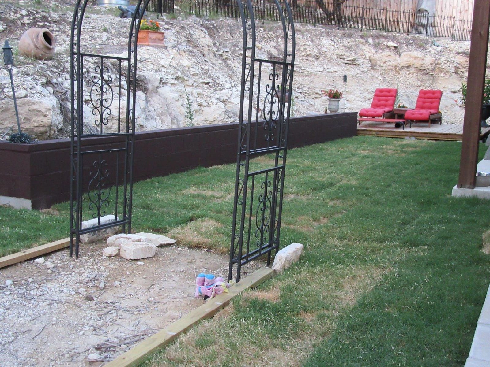 Plow & Hearth Arch Metal Outdoor Garden Arbor | Montebello | 7 Feet Tall | Steel Iron Trellis Lattice for Climbing Plants & Heavy Vines | Wedding Outdoor Patio Décor customer photo 1