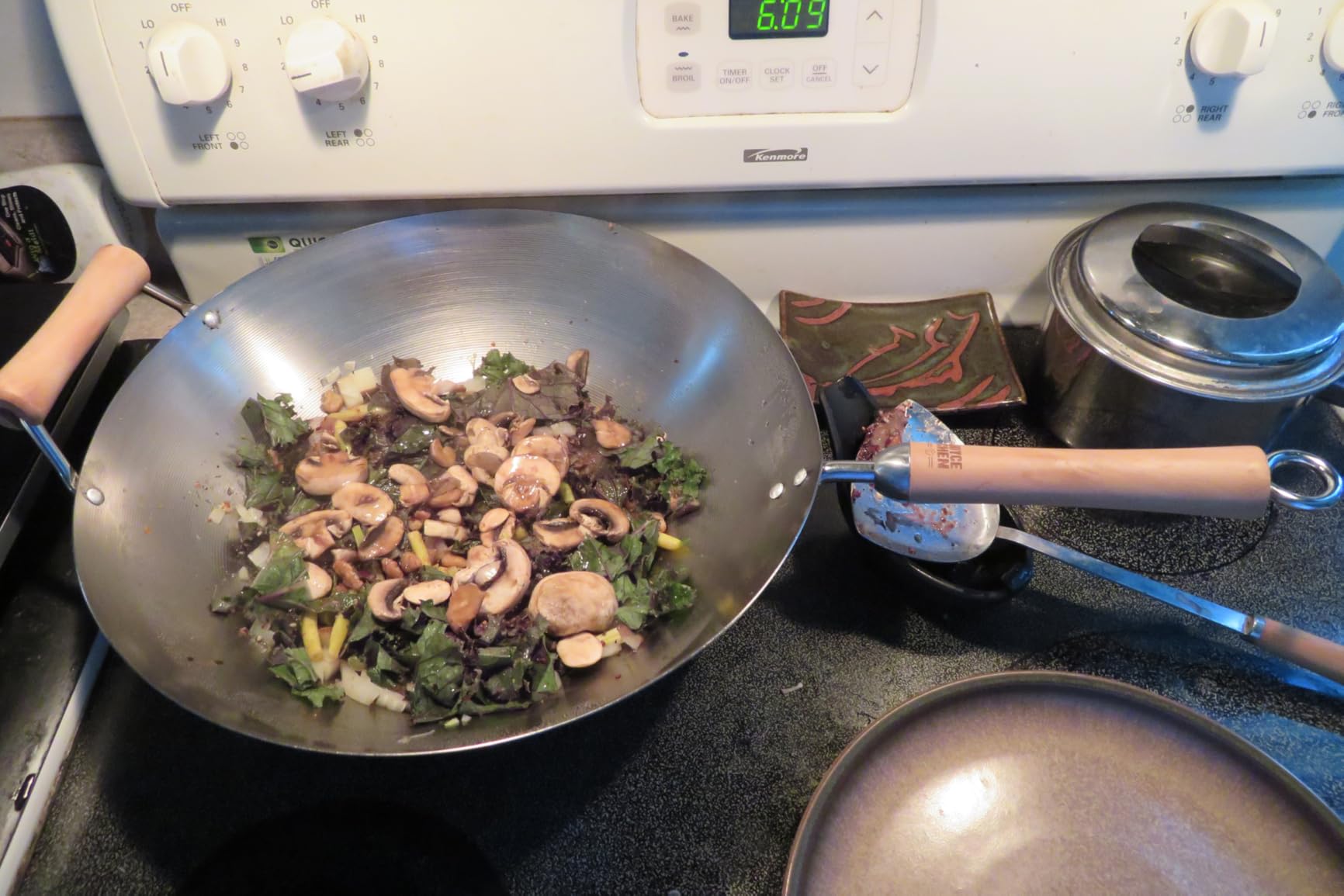 JOYCE CHEN Classic Series 14-Inch Carbon Steel Wok with Birch Handles customer photo 2