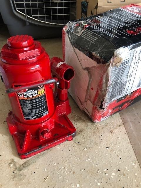 BIG RED T91207A Torin Hydraulic Stubby Low Profile Welded Bottle Jack, 12 Ton (24,000 lb) Capacity, Red customer photo 1