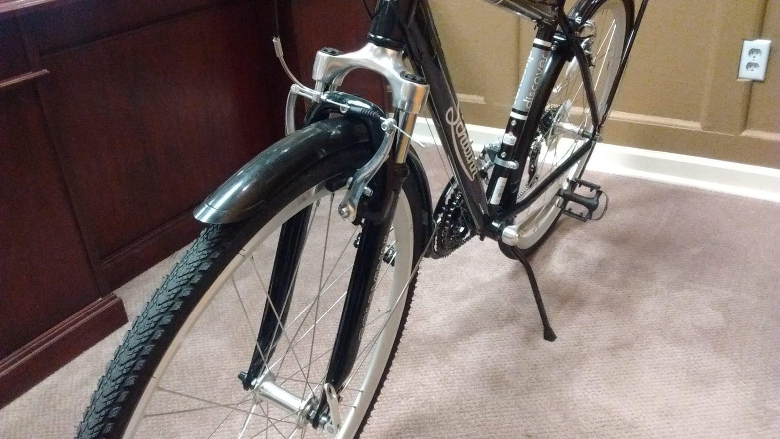 Schwinn Discover Hybrid Bike, Mens and Womens Bike, 21-Speed Hybrid Bicycle, Aluminum Frame, Front and Rear Fenders, Cargo Space, Adult Bicycle customer photo 1
