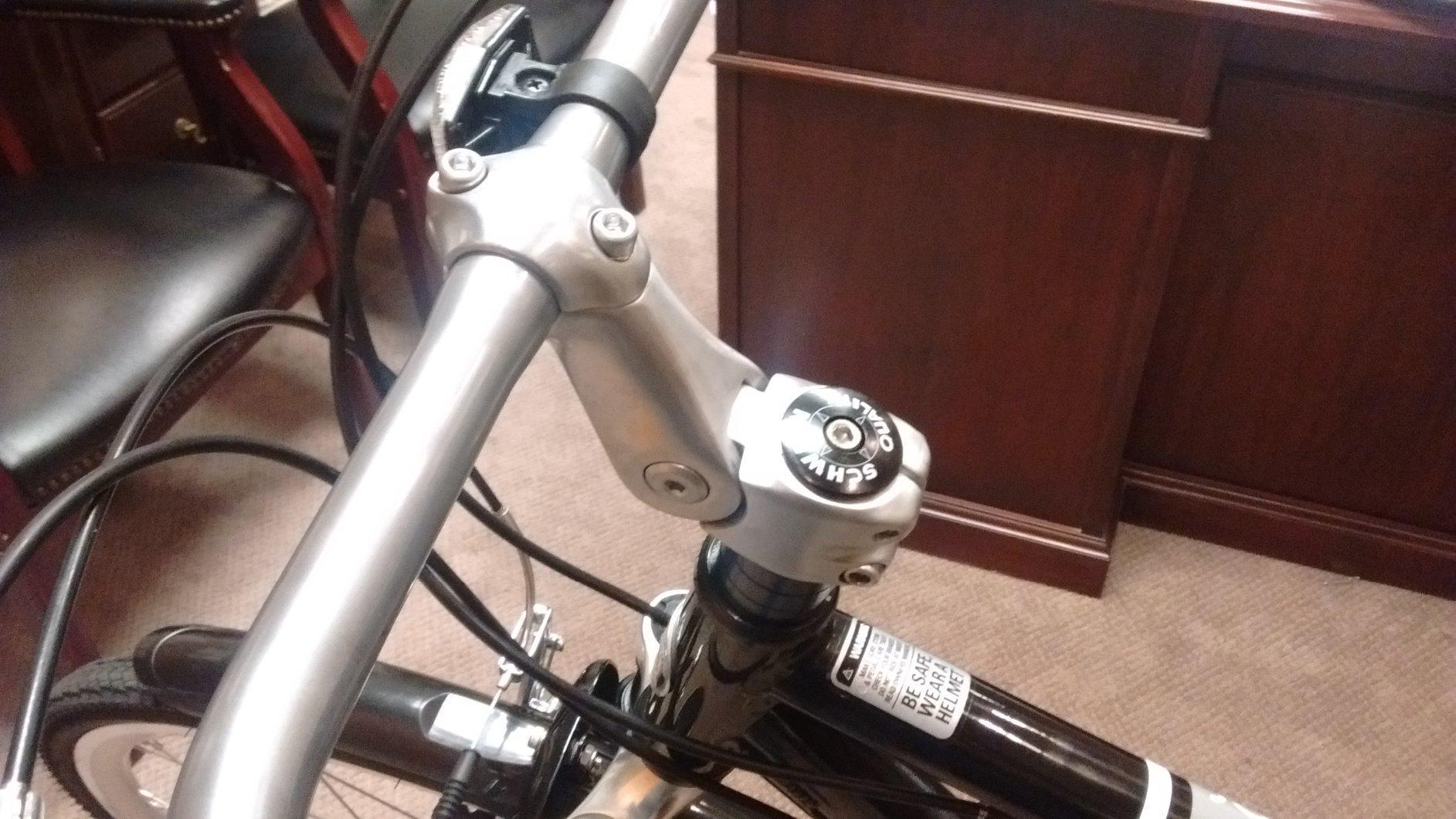Schwinn Discover Hybrid Bike, Mens and Womens Bike, 21-Speed Hybrid Bicycle, Aluminum Frame, Front and Rear Fenders, Cargo Space, Adult Bicycle customer photo 2