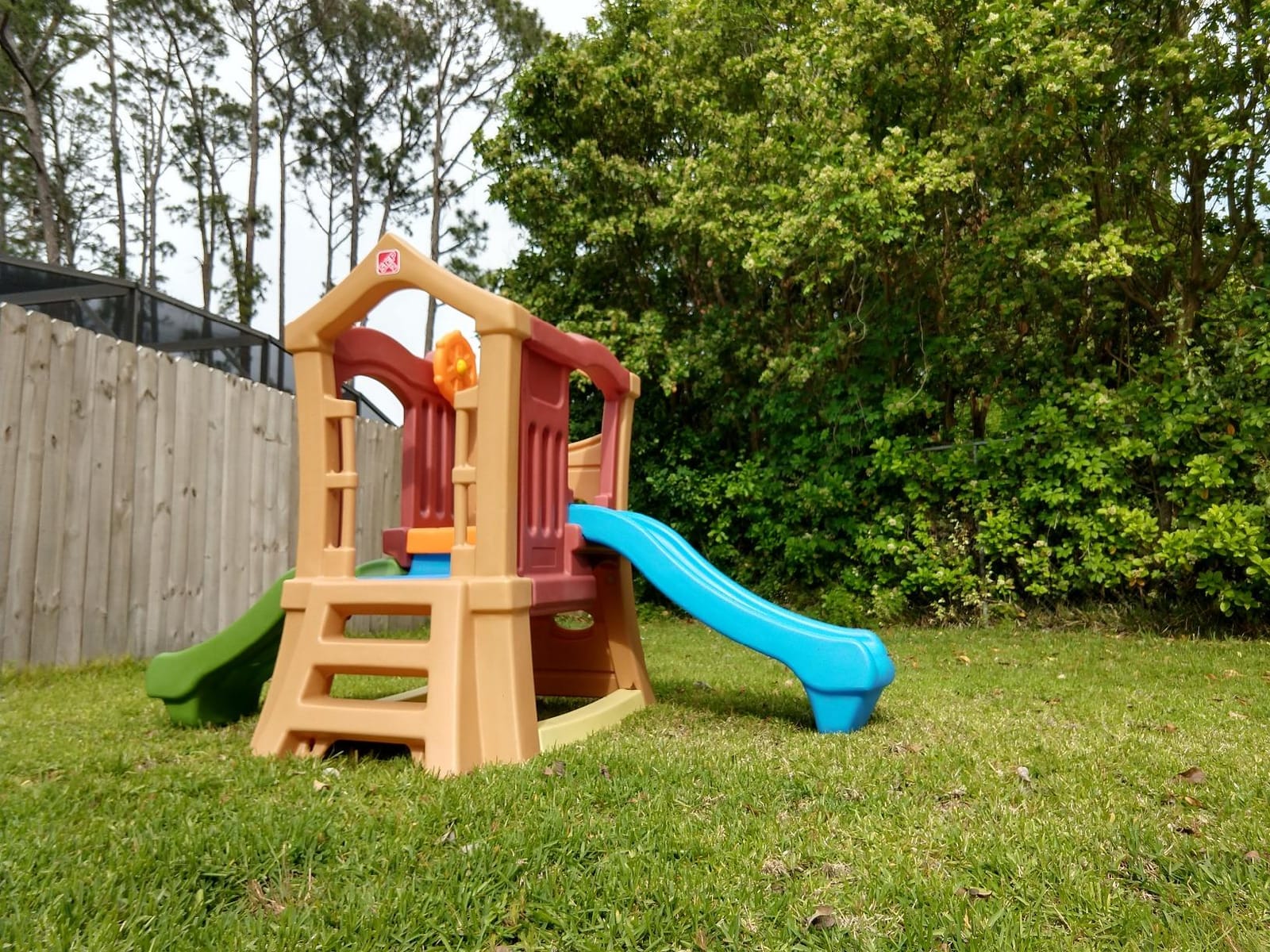 Step2 Play Up Double Slide Climber, Kids Outdoor Playset, Backyard Playground Set, 2 Slides, Elevated Playhouse, Outside Jungle Gym, For Toddlers 2-6 Years Old customer photo 1